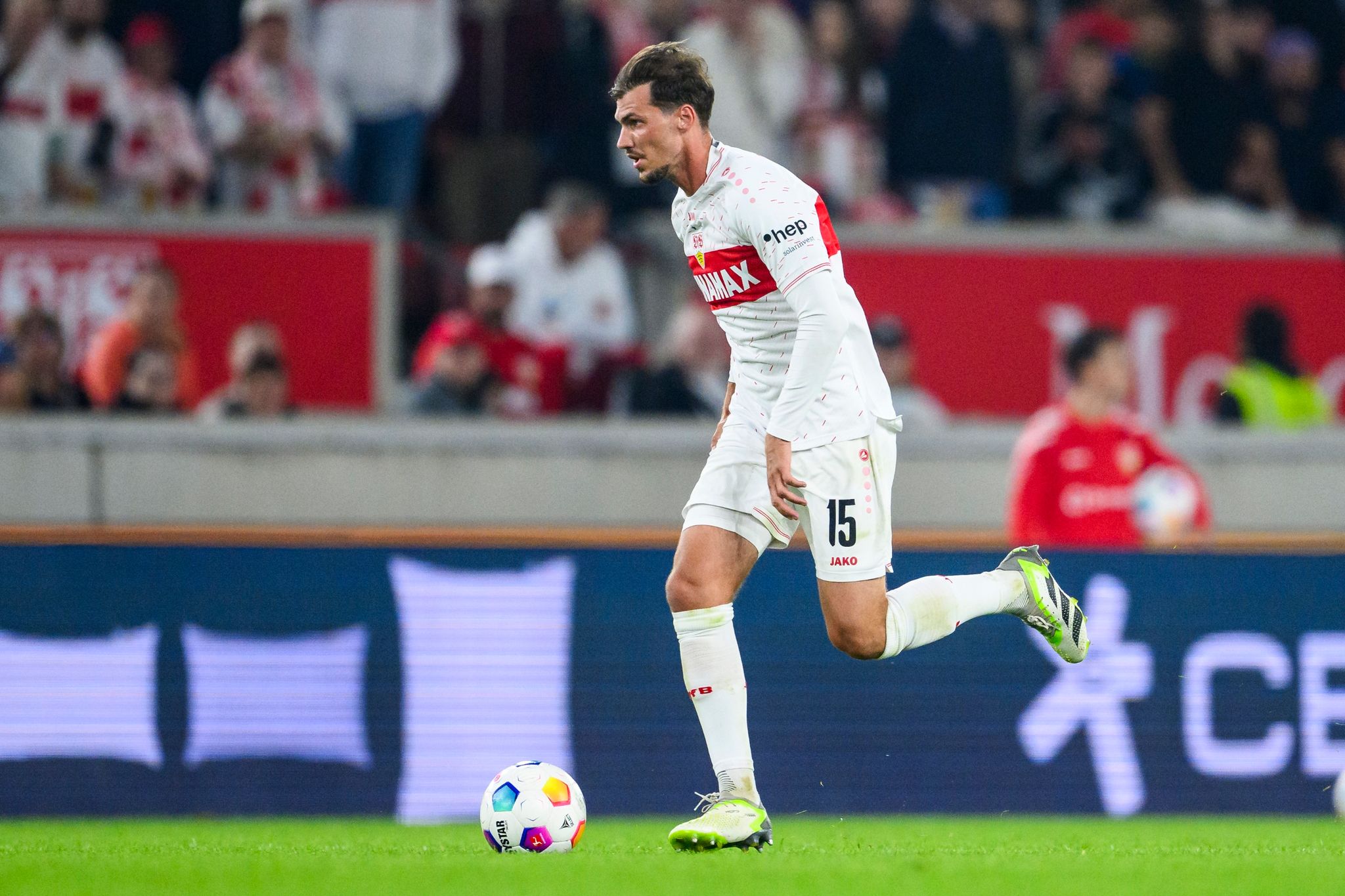 VfB Stuttgart verlängert mit Verteidiger Stenzel bis 2026