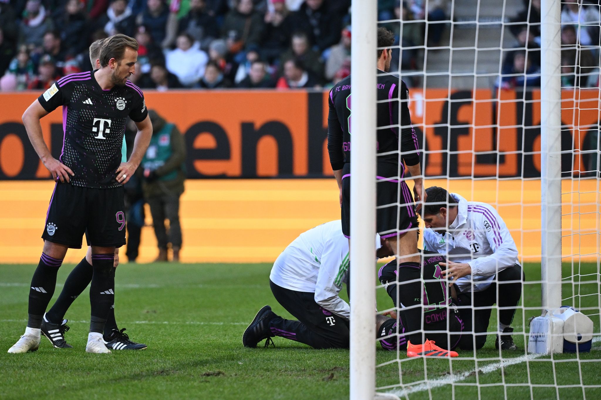 Nächster Spieler verletzt: Coman muss in Augsburg vom Feld