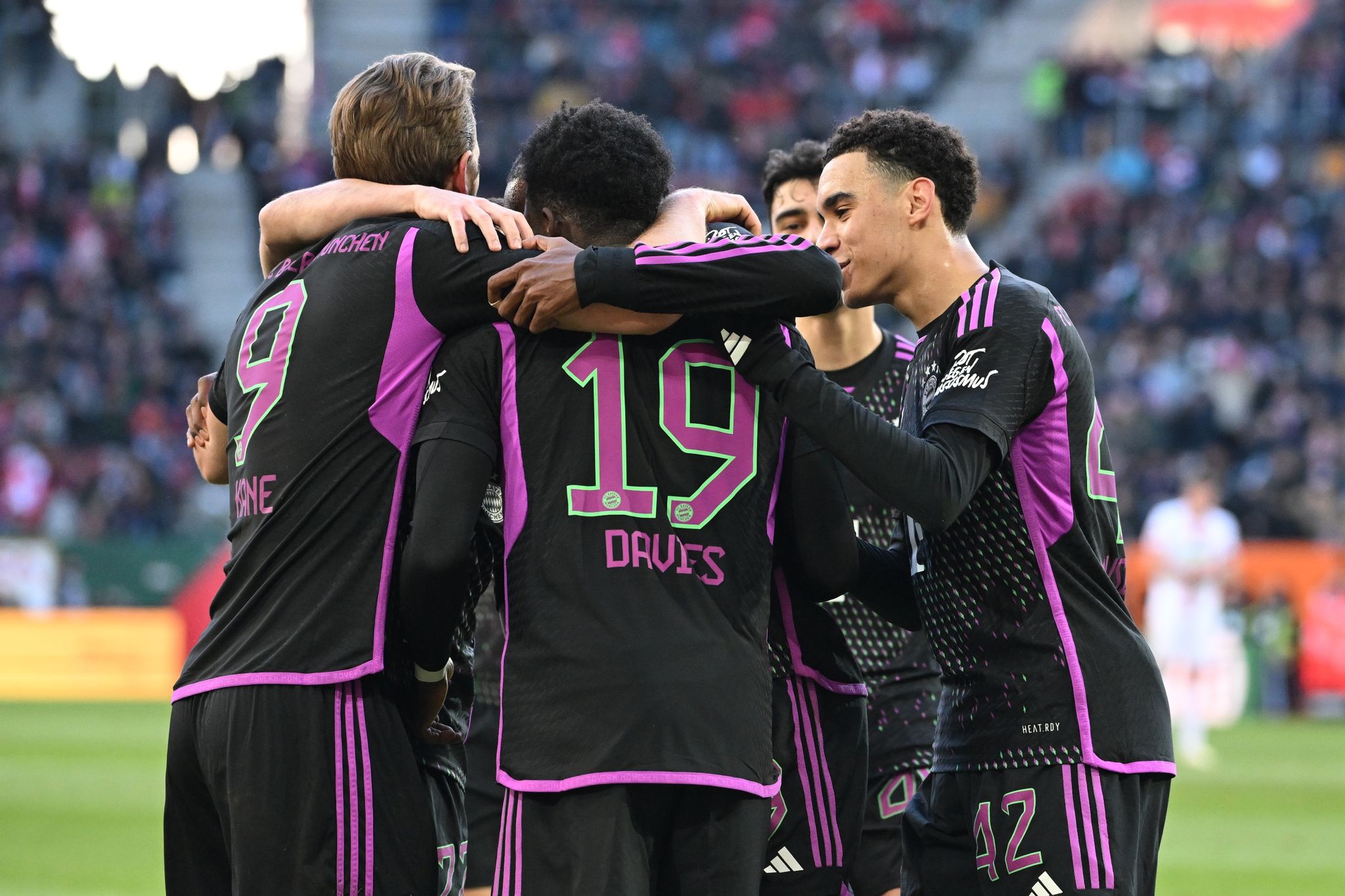 Bundesliga: Bayern und VfB gewinnen – Undav stark