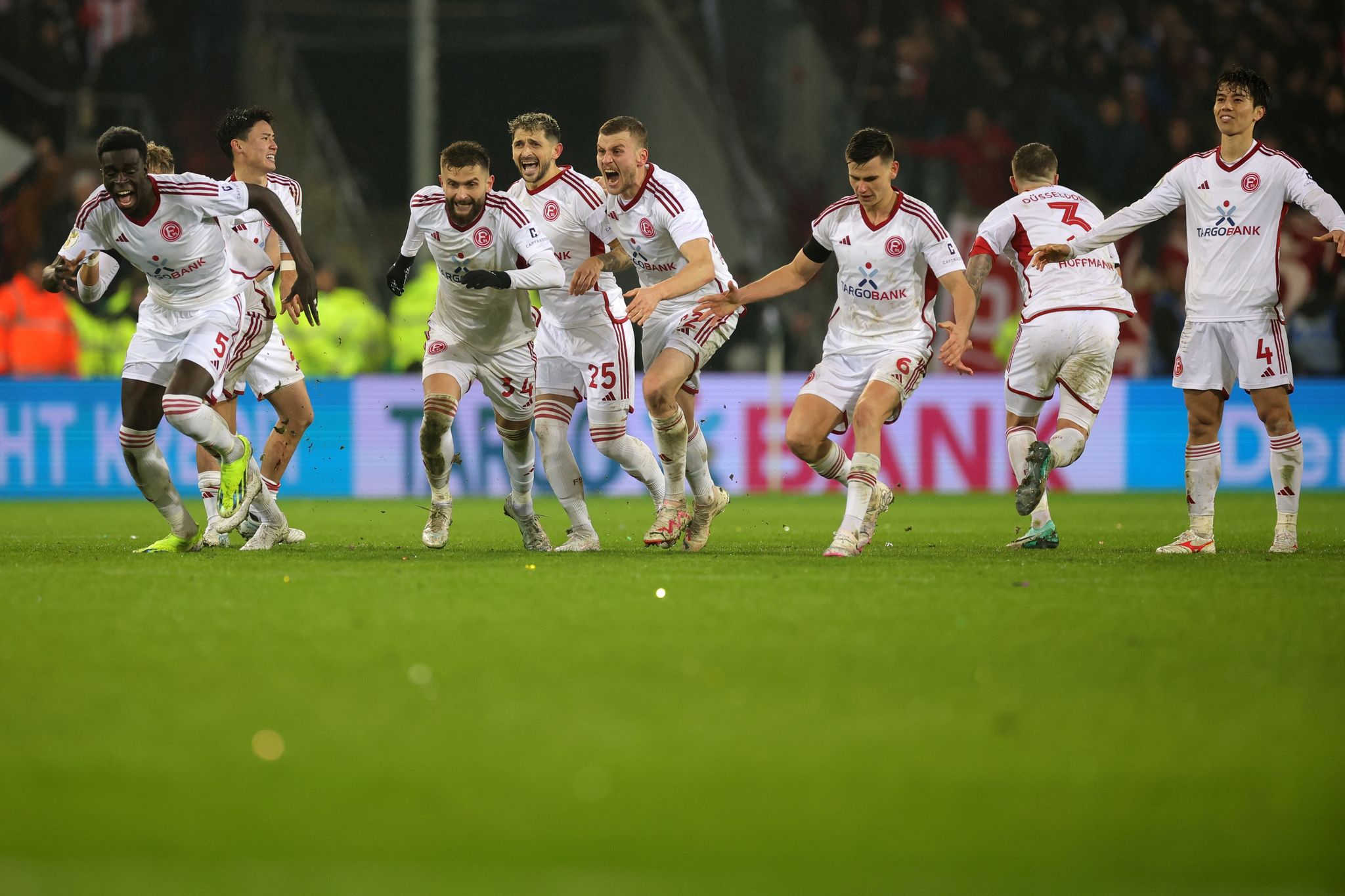 Düsseldorf im Halbfinale – St. Pauli im Elfer-Krimi raus