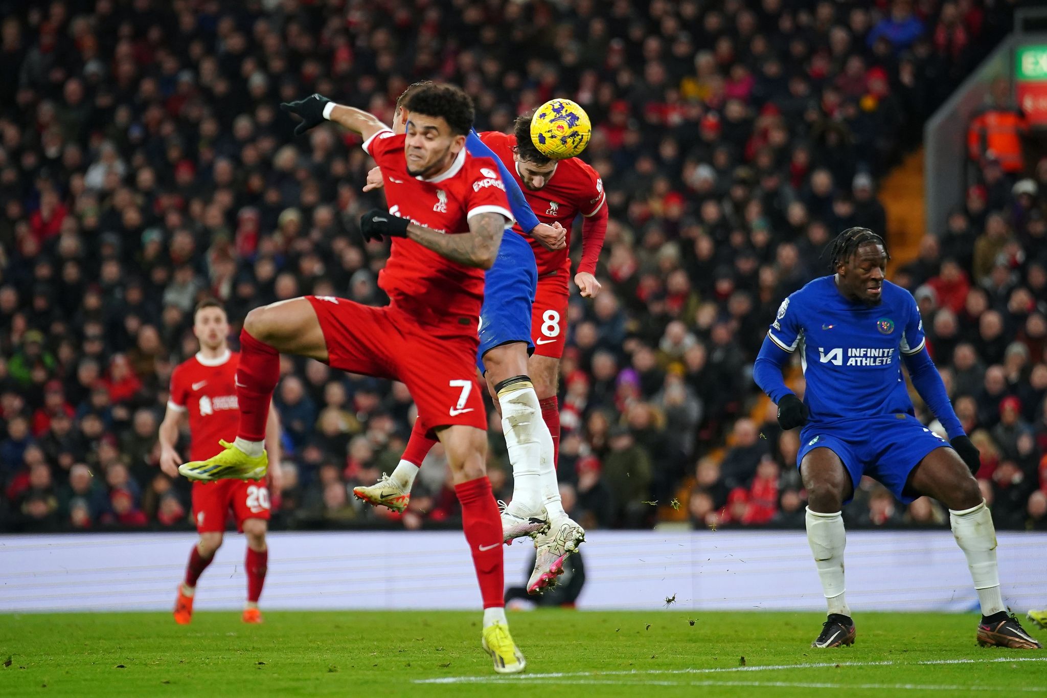 Liverpool fertigt Chelsea ab – Man City nun Zweiter