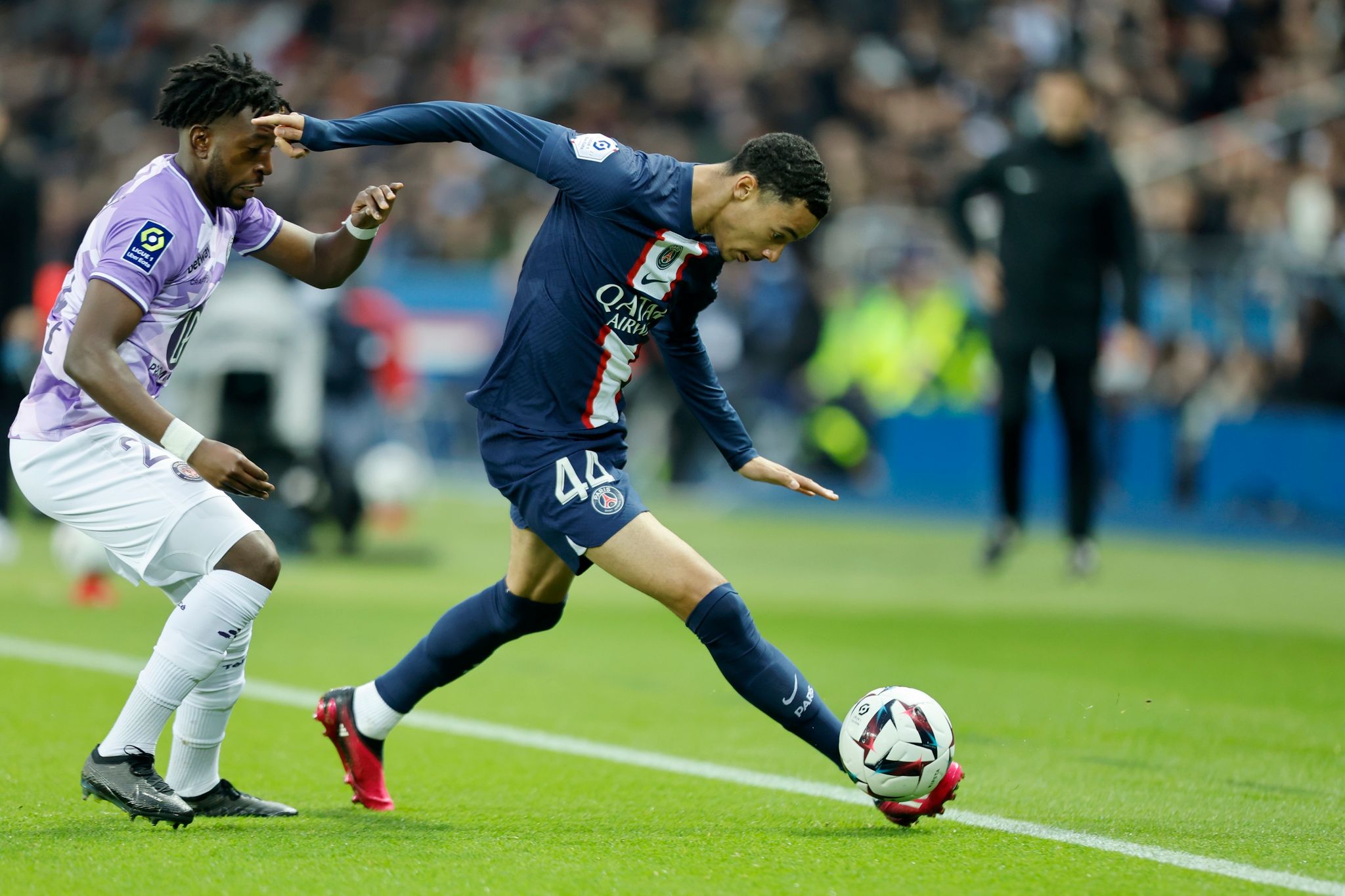 Eintracht Frankfurt leiht PSG-Stürmer Ekitike aus