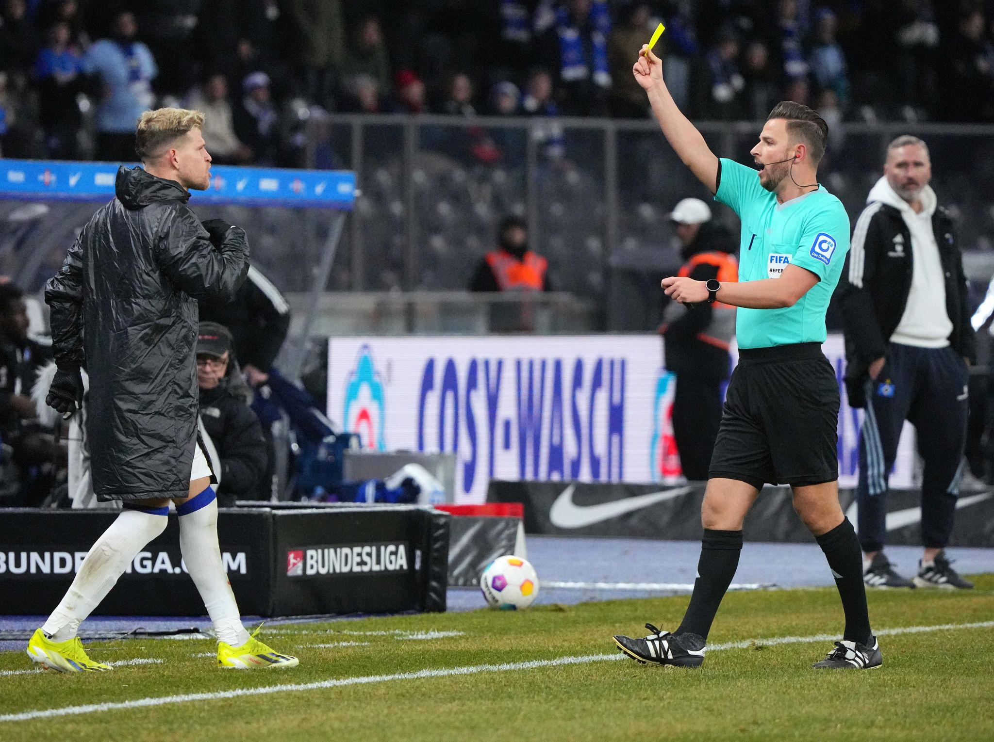 HSV springt auf Platz zwei – Berlin-Spiel kurz vor Abbruch