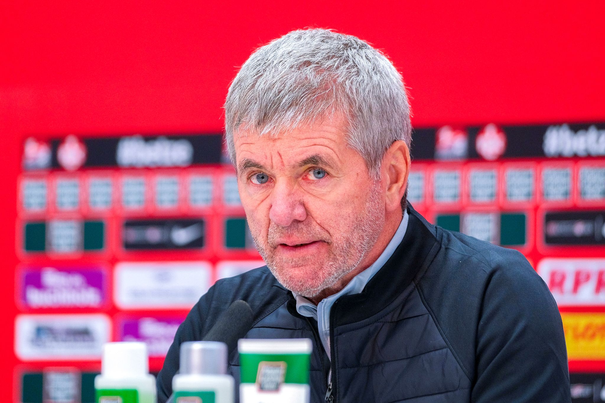 FCK-Trainer Funkel setzt im Abstiegskampf auf Zusammenhalt