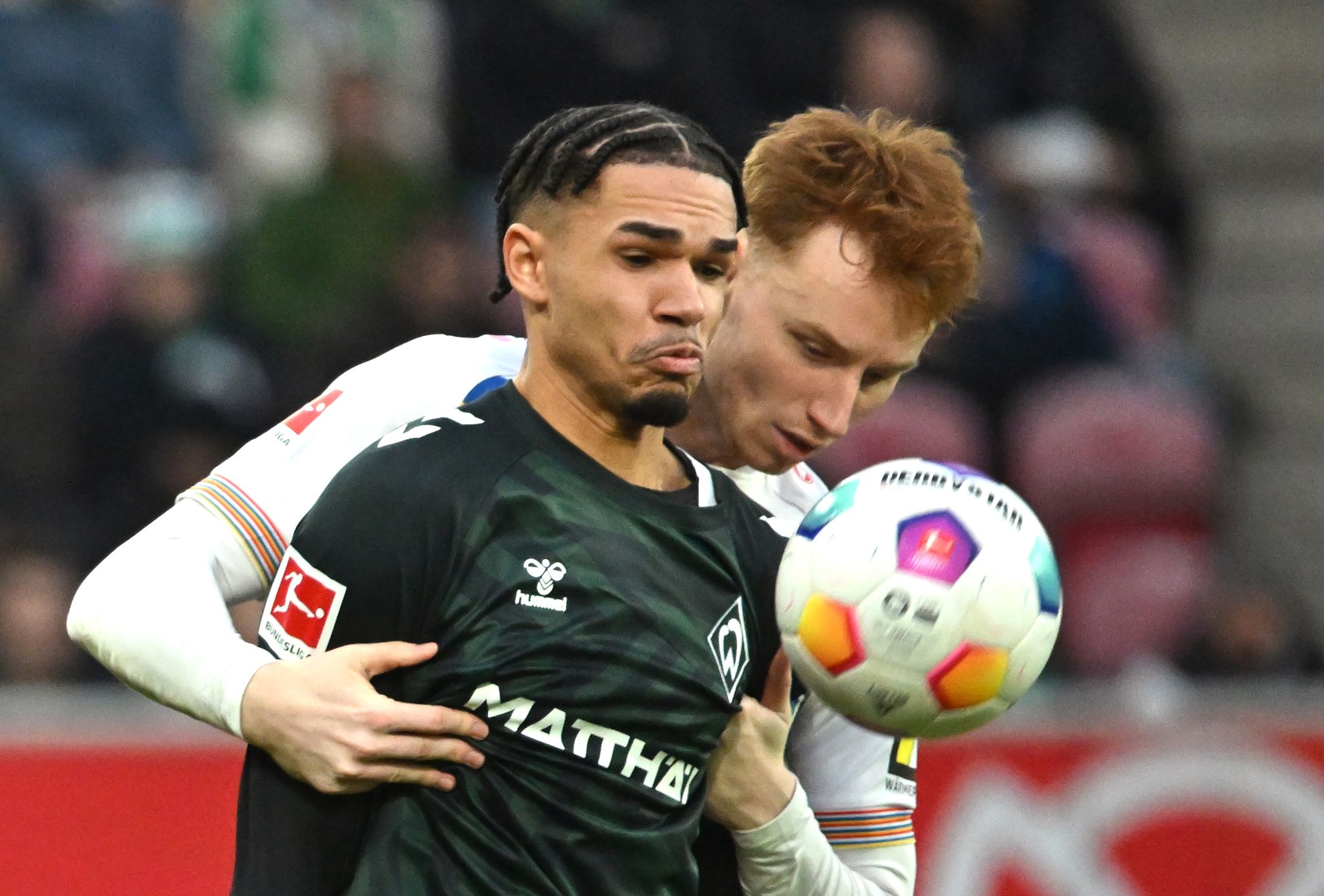 Jubel auf Krücken: Njinmah wieder Matchwinner gegen Köln