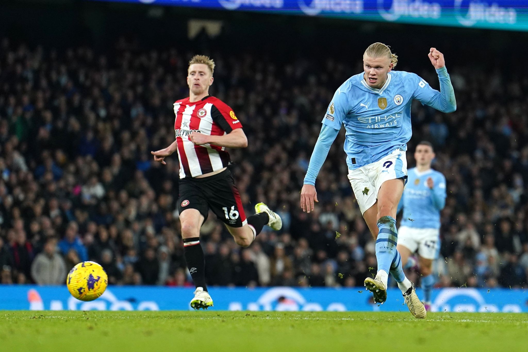 Haaland trifft erneut: City dicht hinter Liverpool