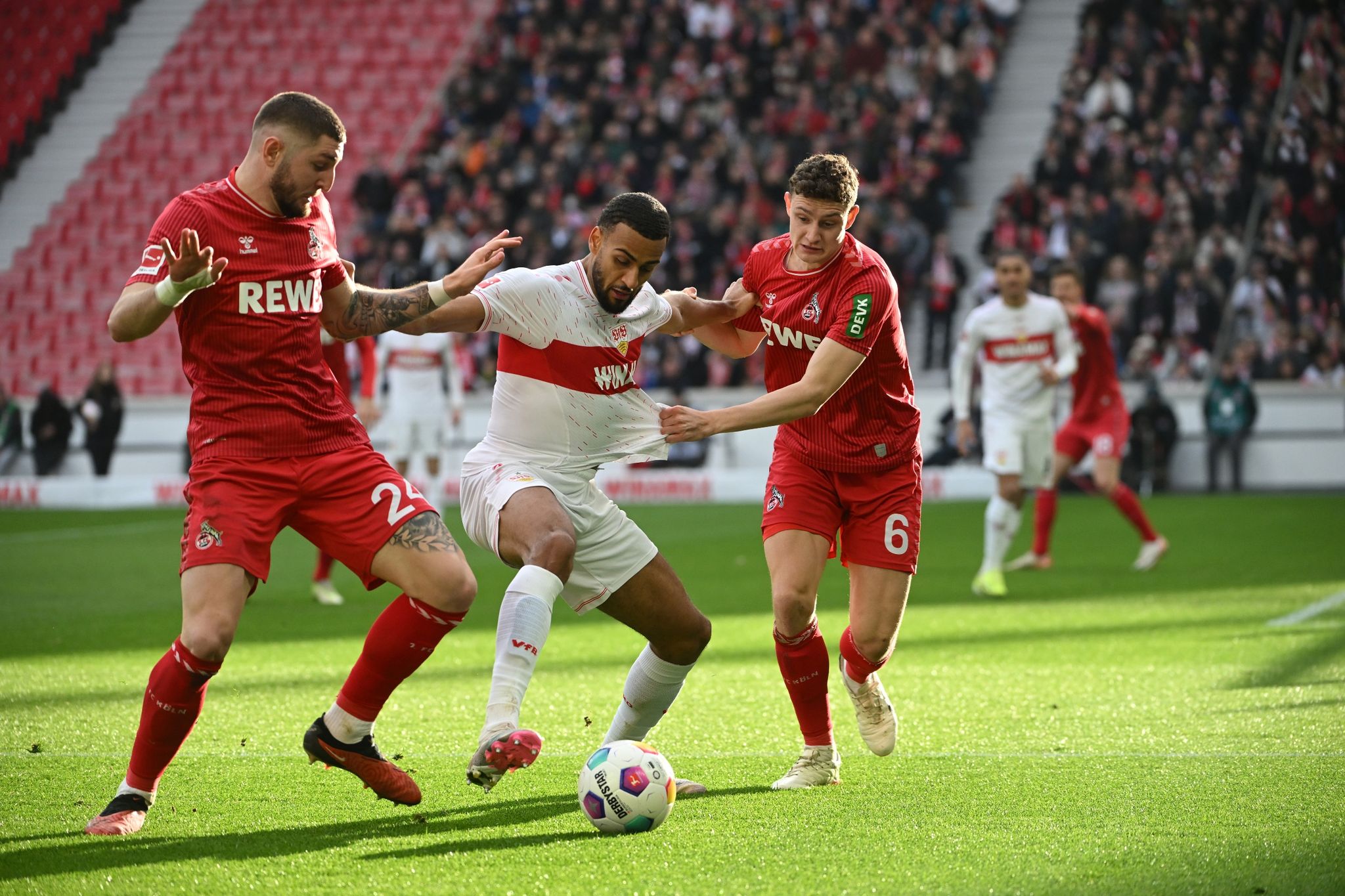 Abstiegsgefährdeter 1. FC Köln erkämpft sich 1:1 beim VfB