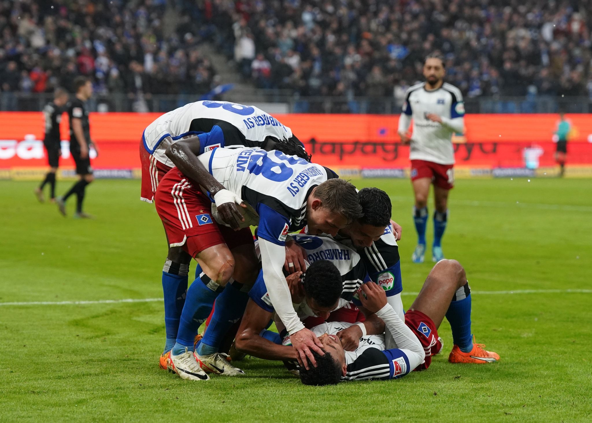 Stotterstart für Baumgart: HSV mit Sieg gegen Elversberg