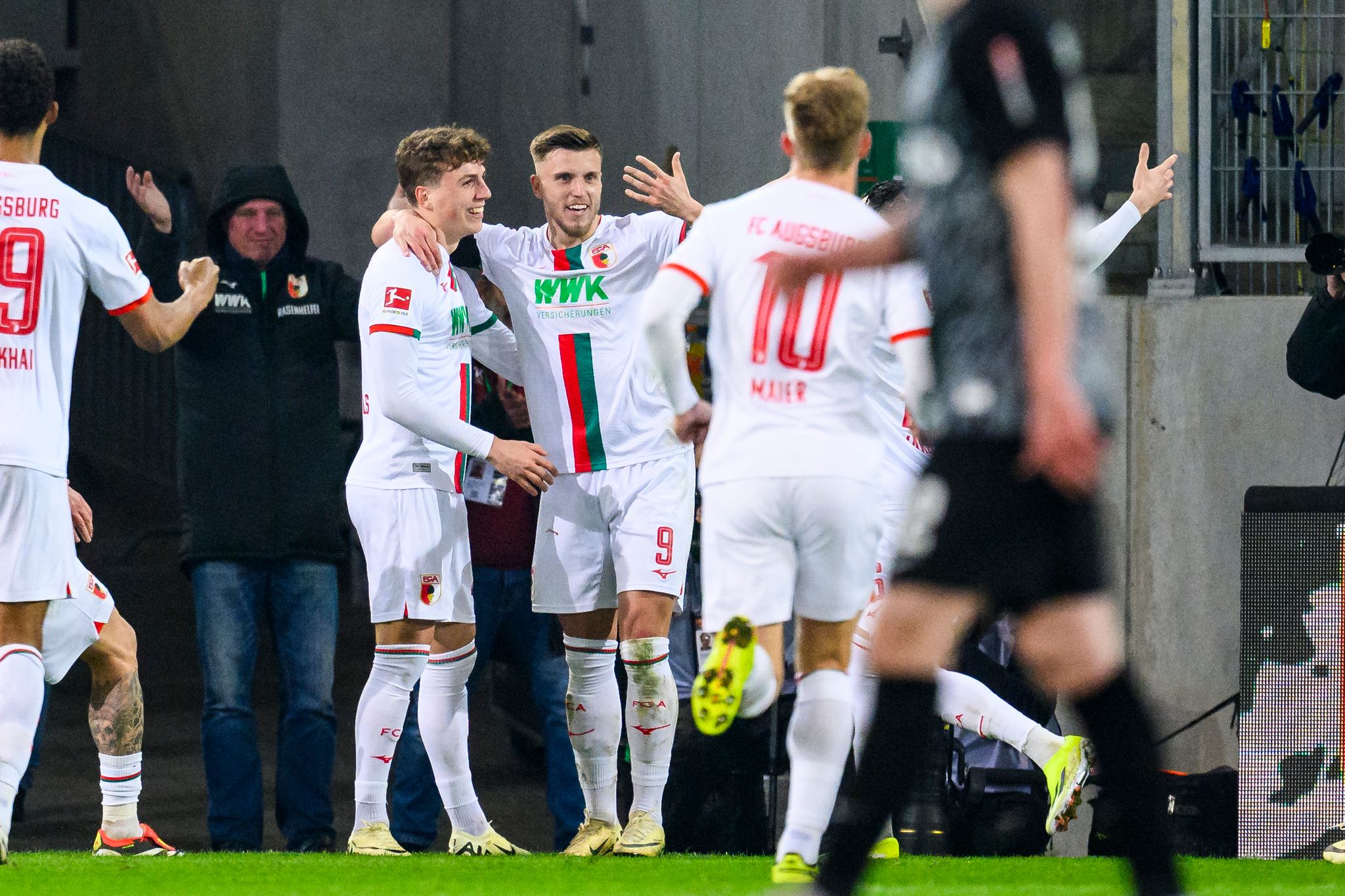 Augsburger Comeback-Sieg gegen entkräftete Freiburger