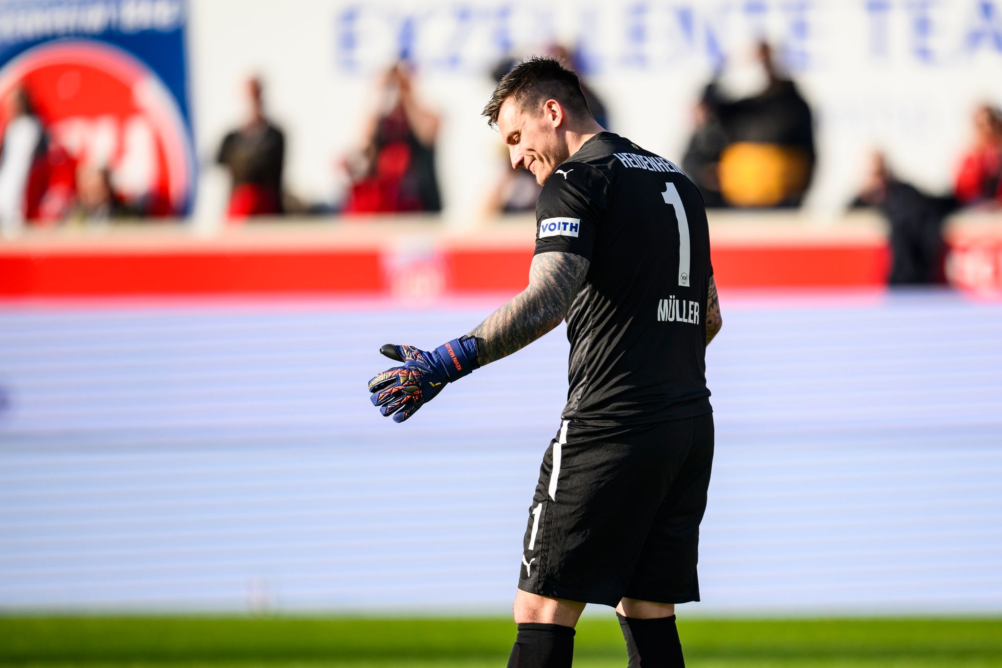 «Eiertor»: Platzfehler ärgert Heidenheim-Keeper Müller