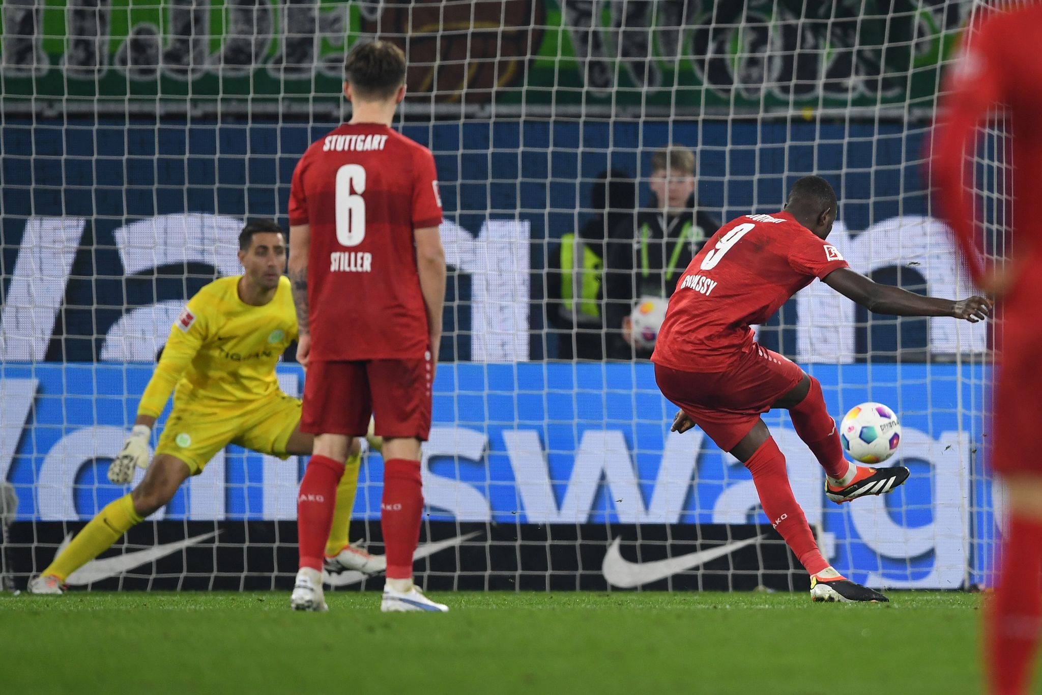 Königsklasse im Blick: Seriöses Stuttgart siegt in Wolfsburg