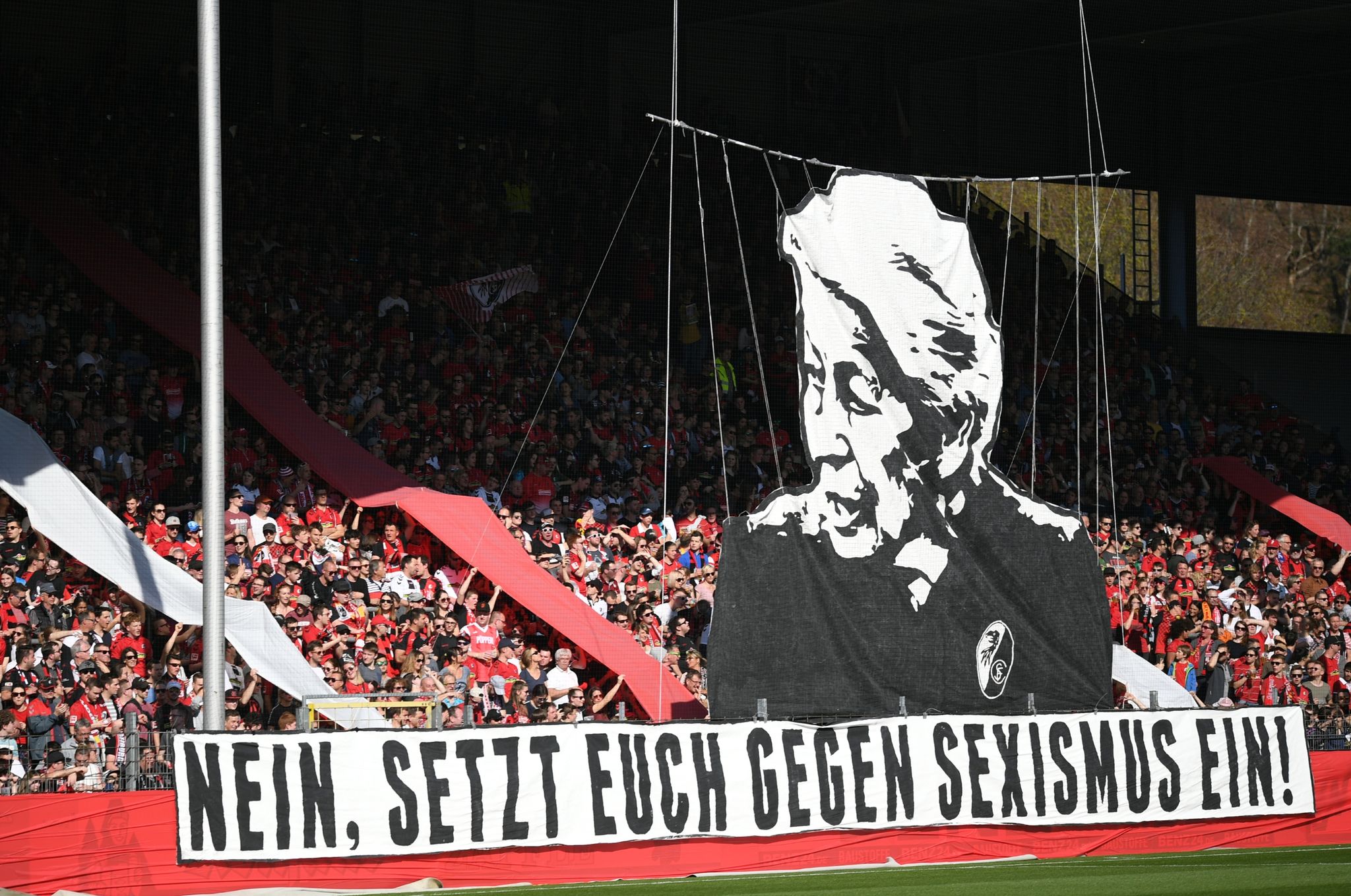 «Panama!»: Was Frauen bei Gewalt im Stadion hilft