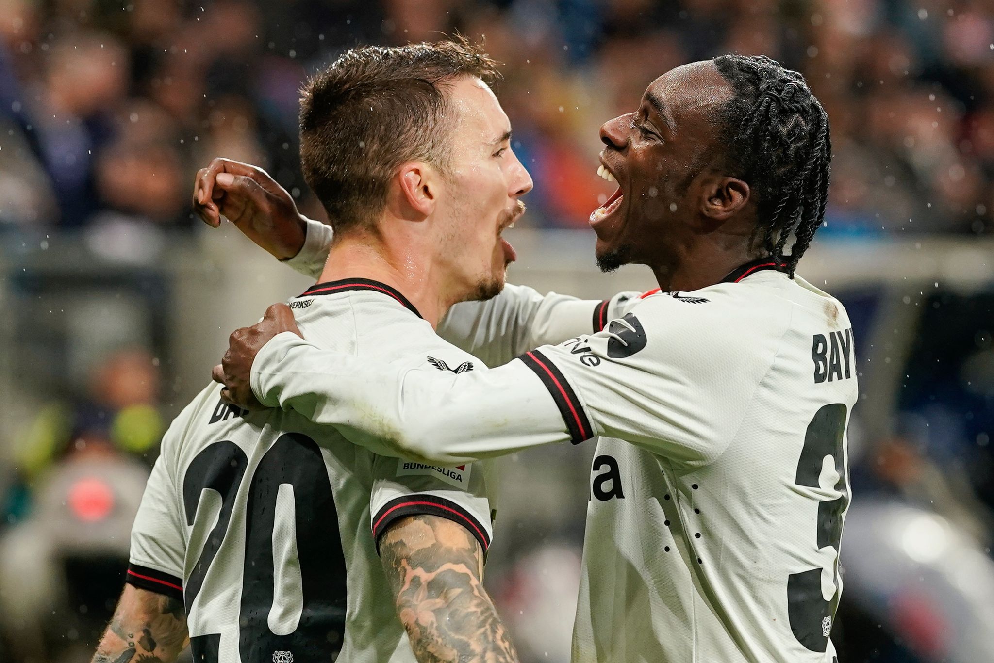 Bayer-Verteidiger Frimpong und Grimaldo verzaubern Europa