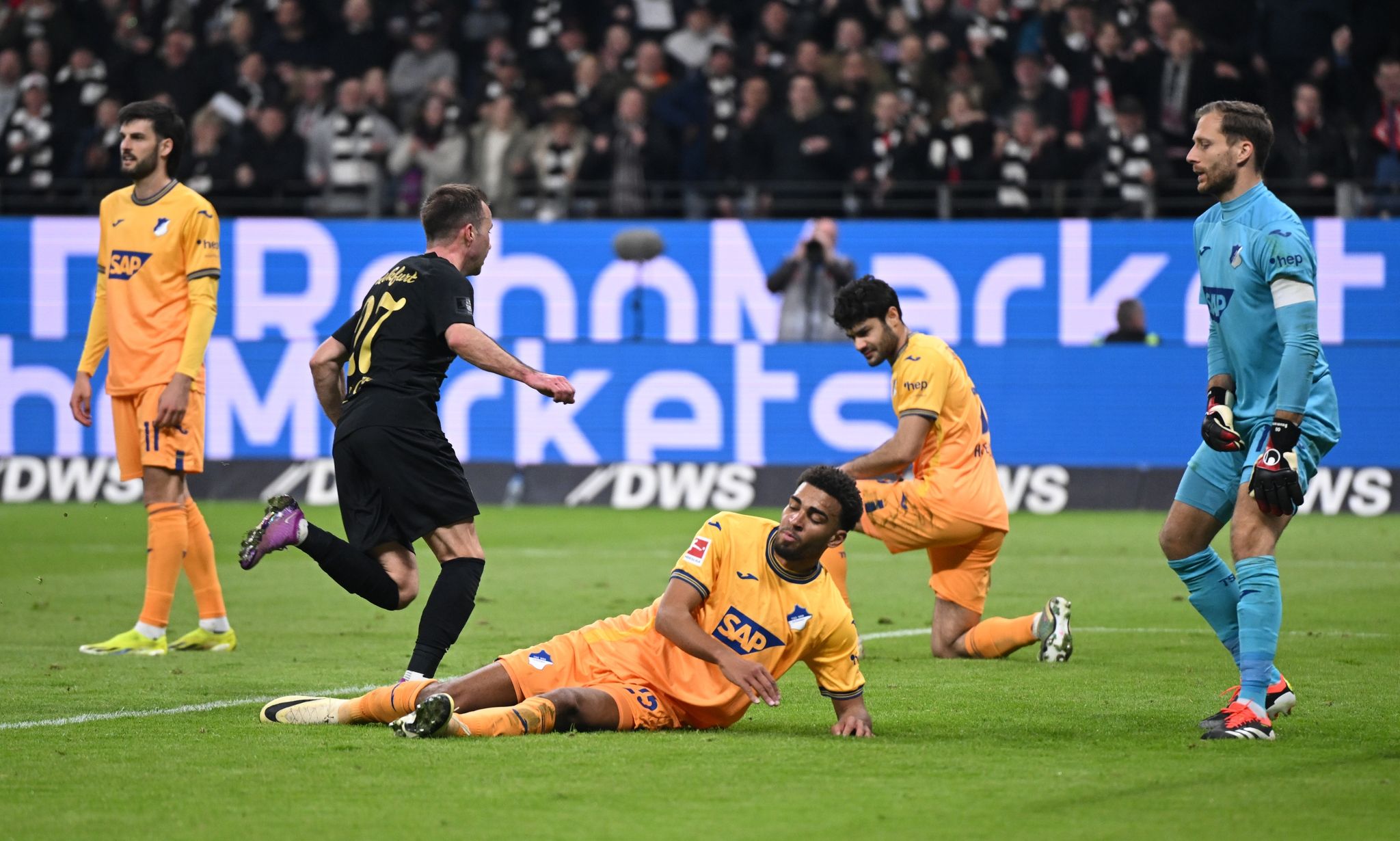 Sieg zum 125-jährigen Jubiläum: Eintracht auf Europa-Kurs