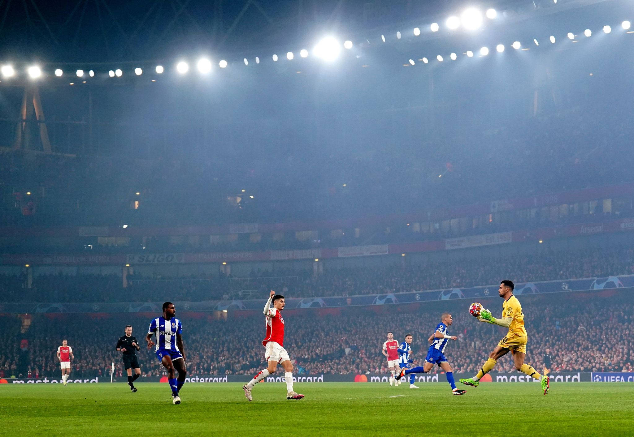 Barcelona und Arsenal im Viertelfinale