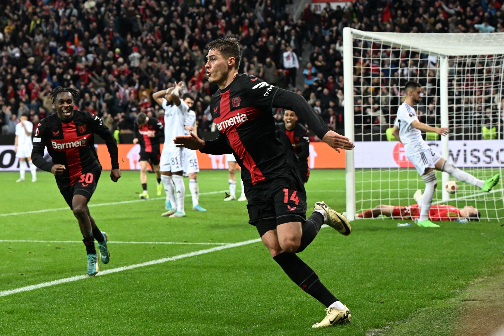 3:2 nach 0:2: Schick köpft Bayer ins Viertelfinale