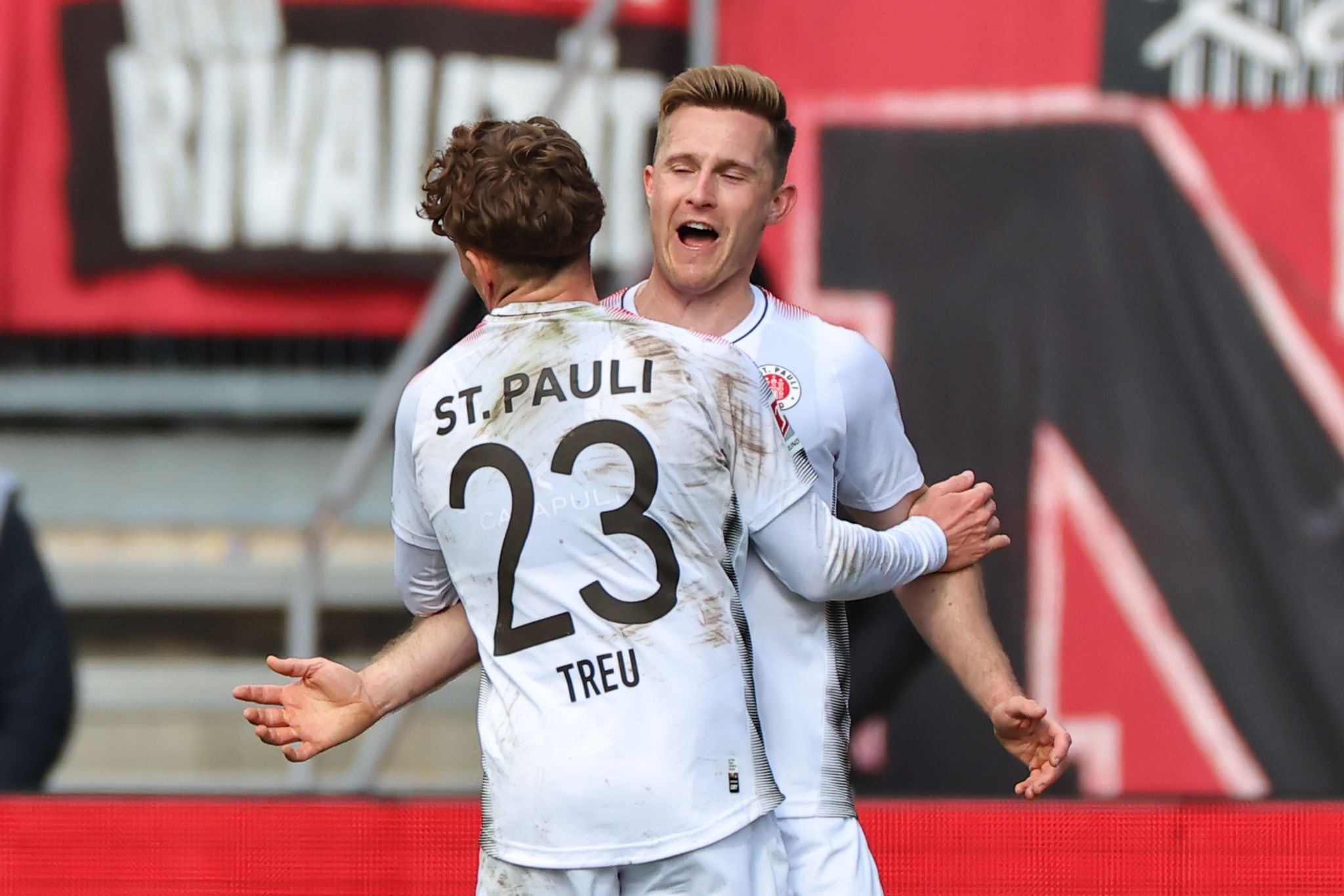 Spitzenreiter St. Pauli legt nach – Nürnberg chancenlos