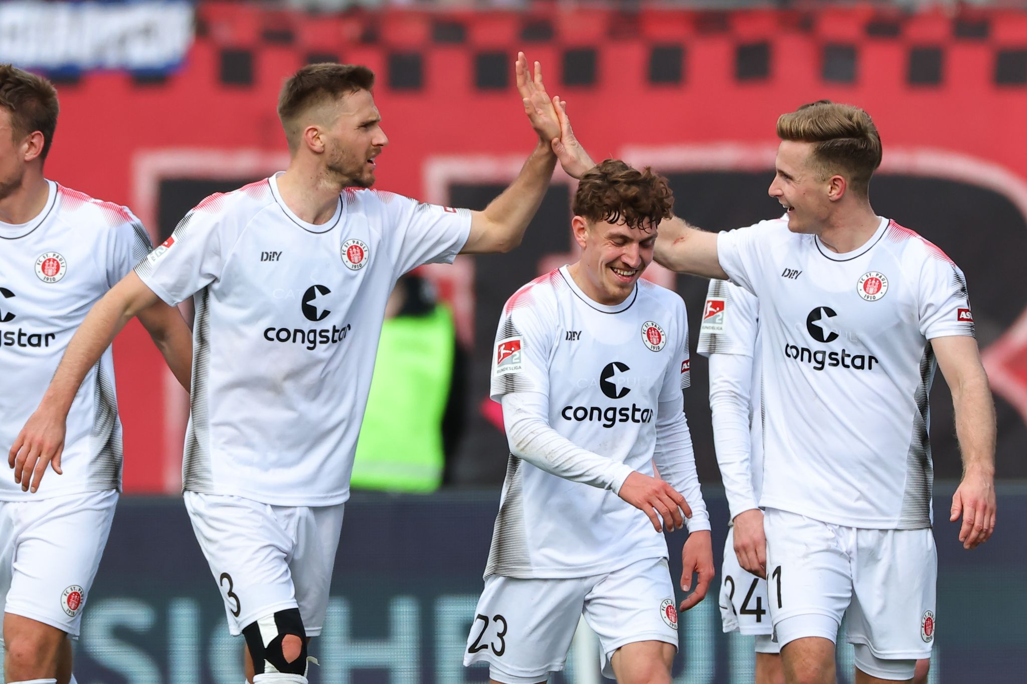 St. Pauli legt nach – Auch Kiel siegt