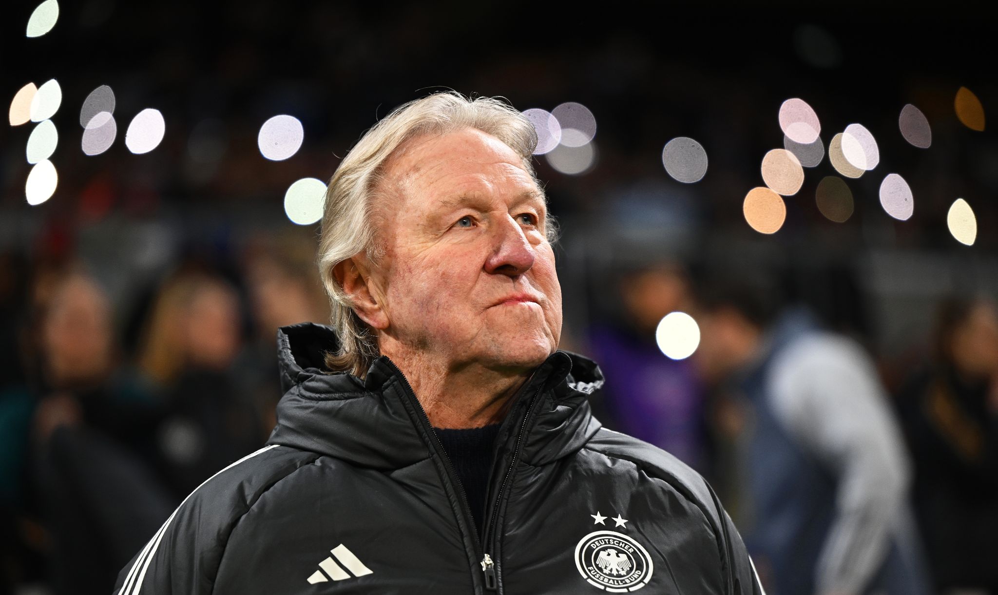 Bundestrainer Hrubesch mit Los für Fußballerinnen zufrieden