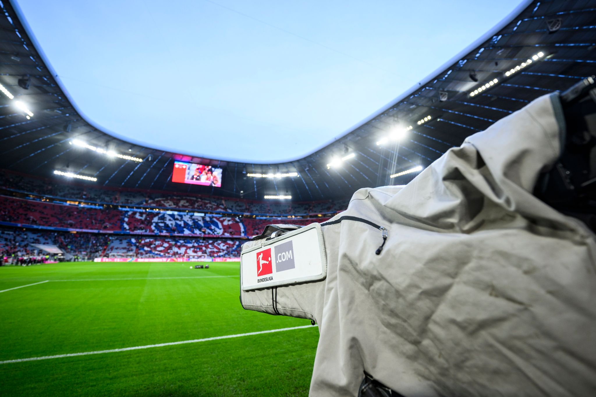 Auktion der TV-Rechte: Woher sollen die Milliarden kommen?