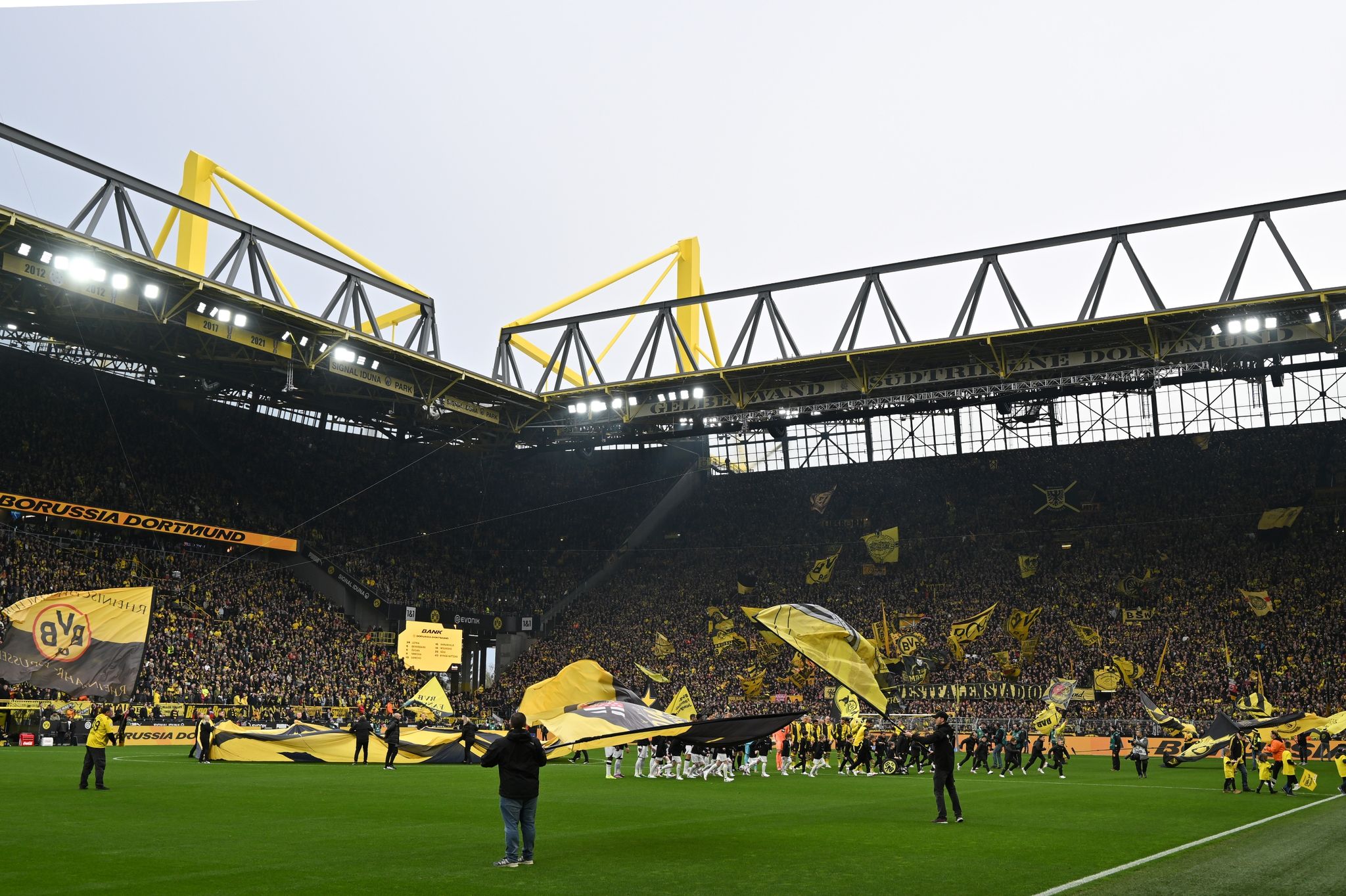 BVB feiert Stadion mit Sondertrikot