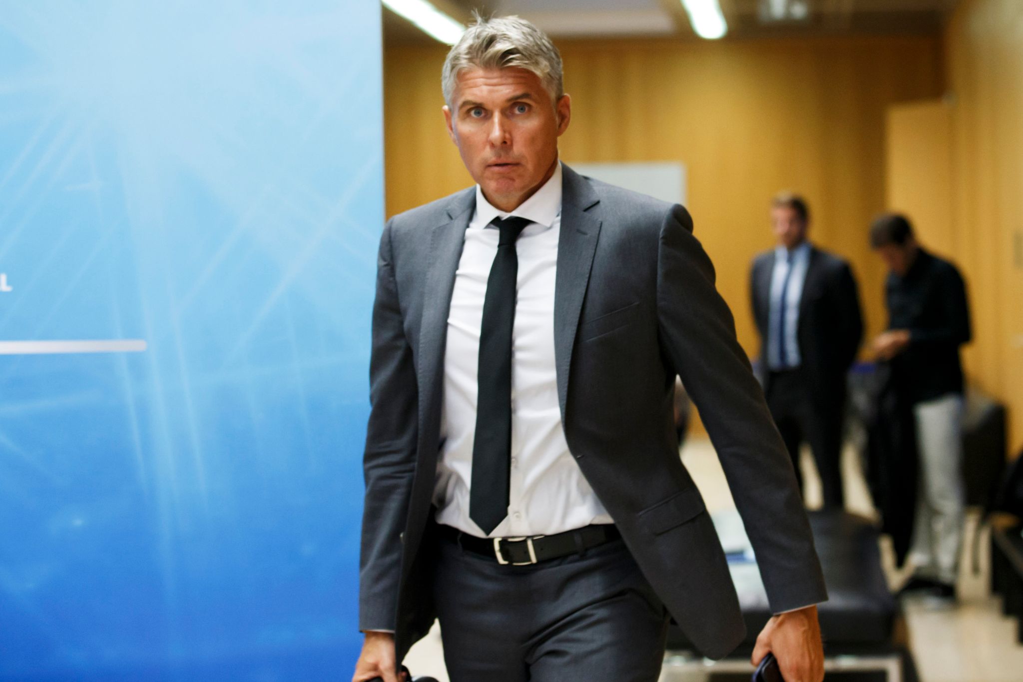 UEFA mahnt EM-Trainer: Vorbilder an der Seitenlinie