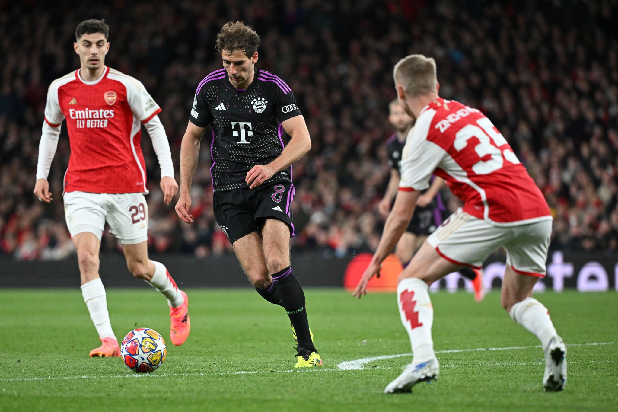 Bayern gut im Halbfinal-Rennen – Gefeierte London-Rückkehrer