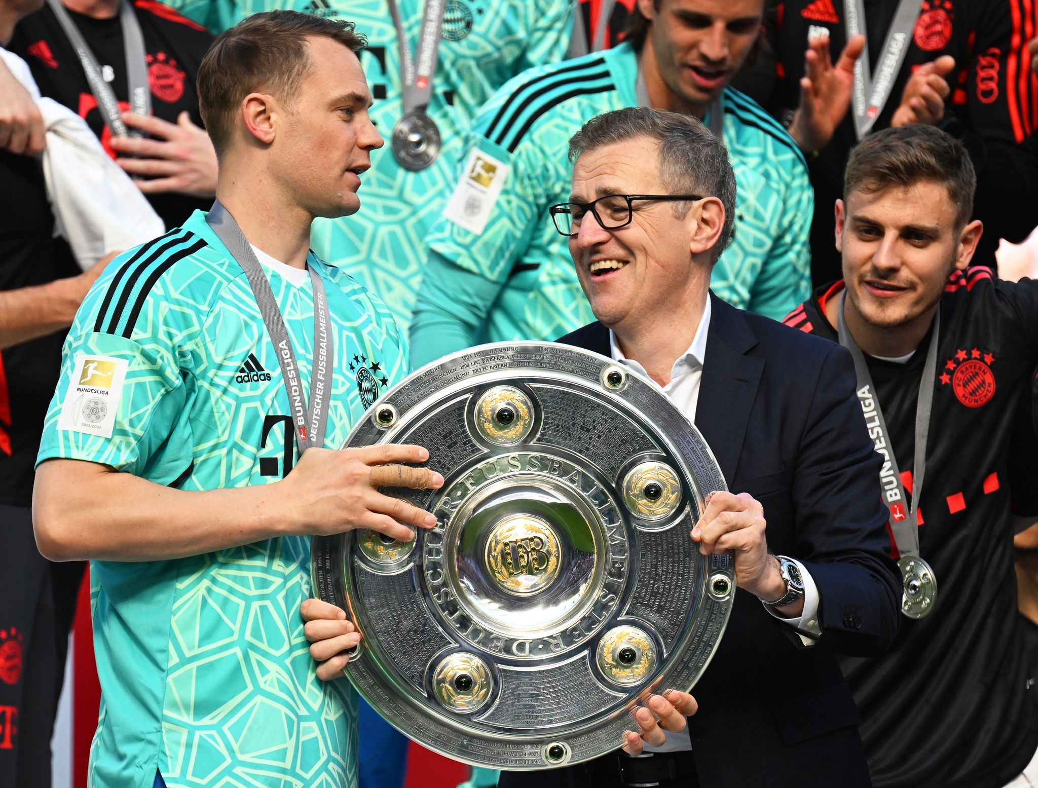 Bei Titel: Leverkusen bekommt Schale erst am 34. Spieltag