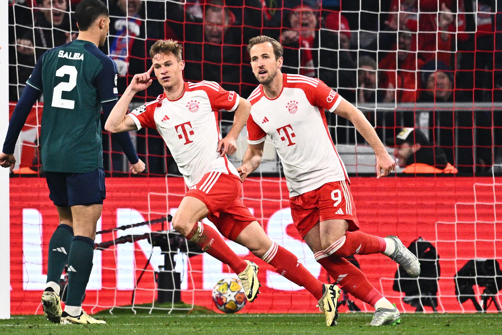 Kimmich köpft Bayern ins Halbfinale