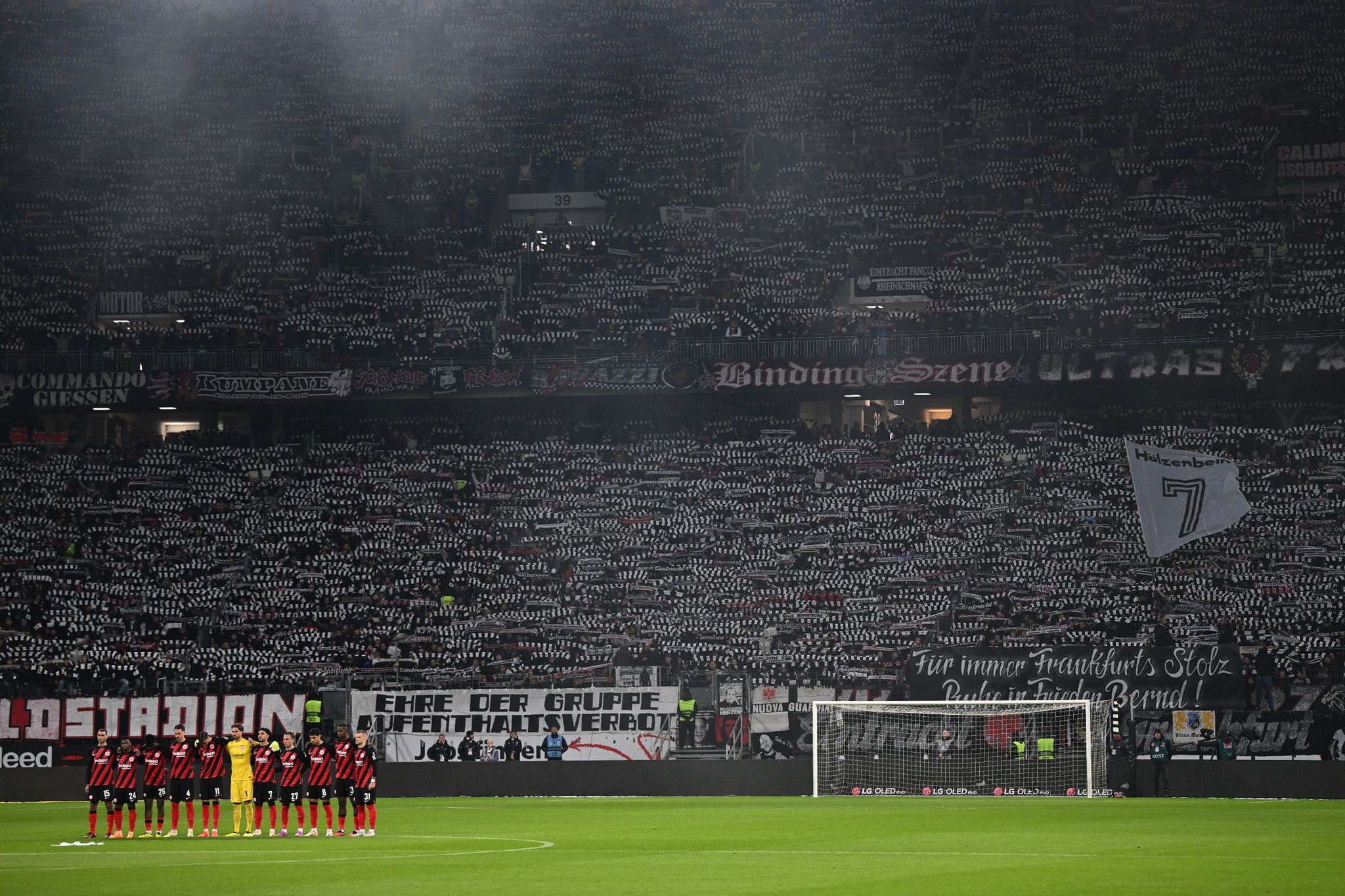 Trauer und Jubel: Turbulenter Eintracht-Abend für «Holz»