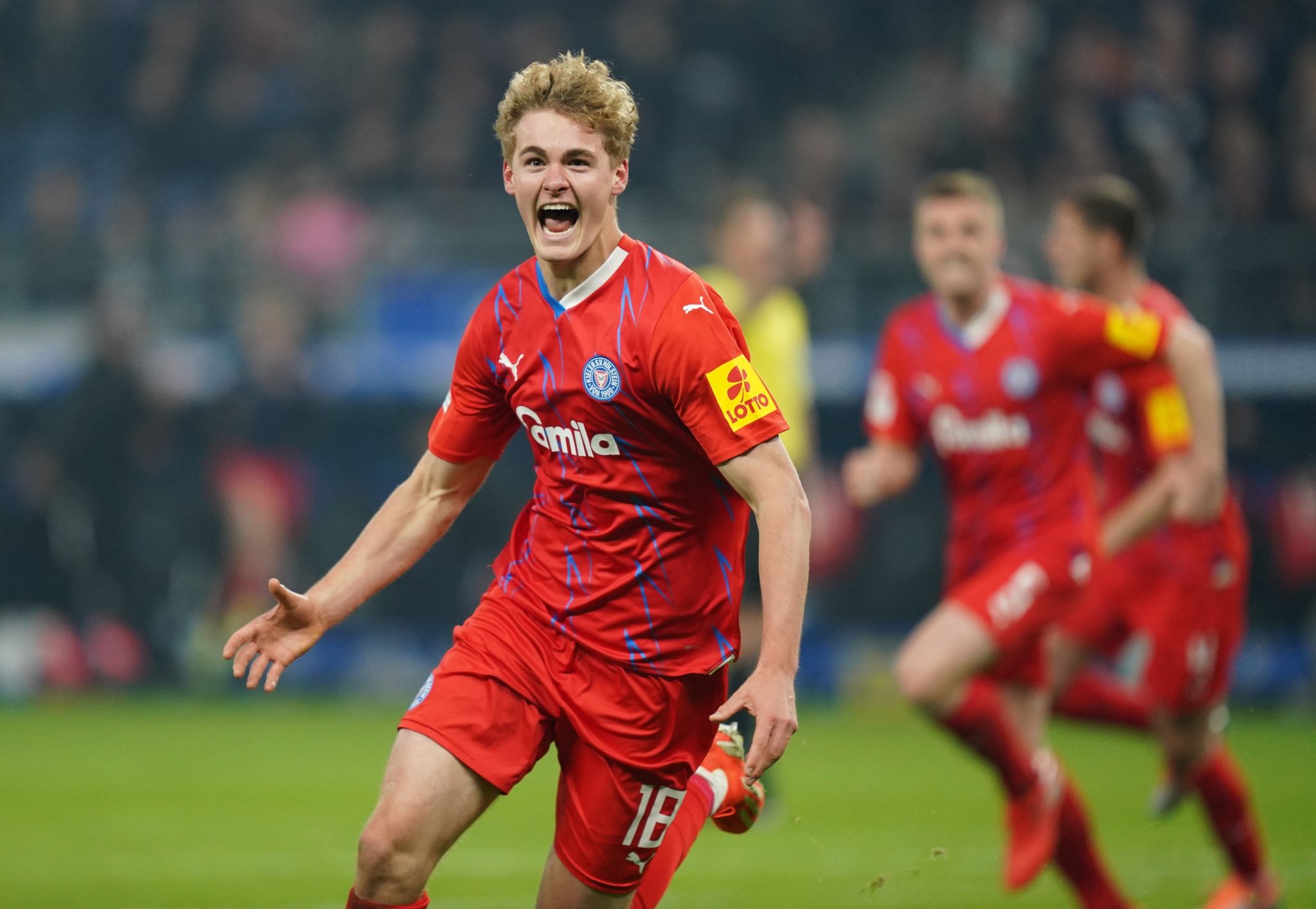Kiel besiegt im Nordderby den HSV – Düsseldorf schlägt Fürth