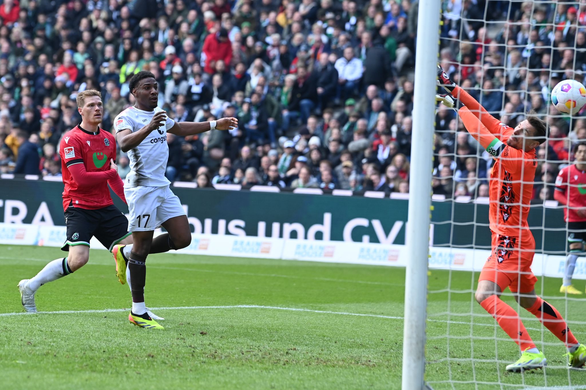 Sieg in Hannover: FC St. Pauli wieder auf Aufstiegskurs