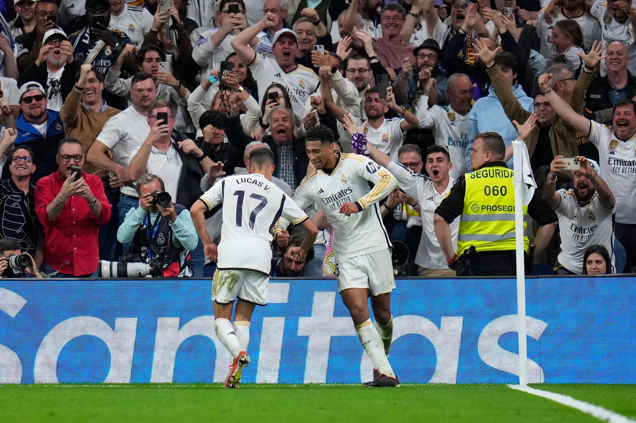 Real Madrid feiert späten Sieg im Clásico