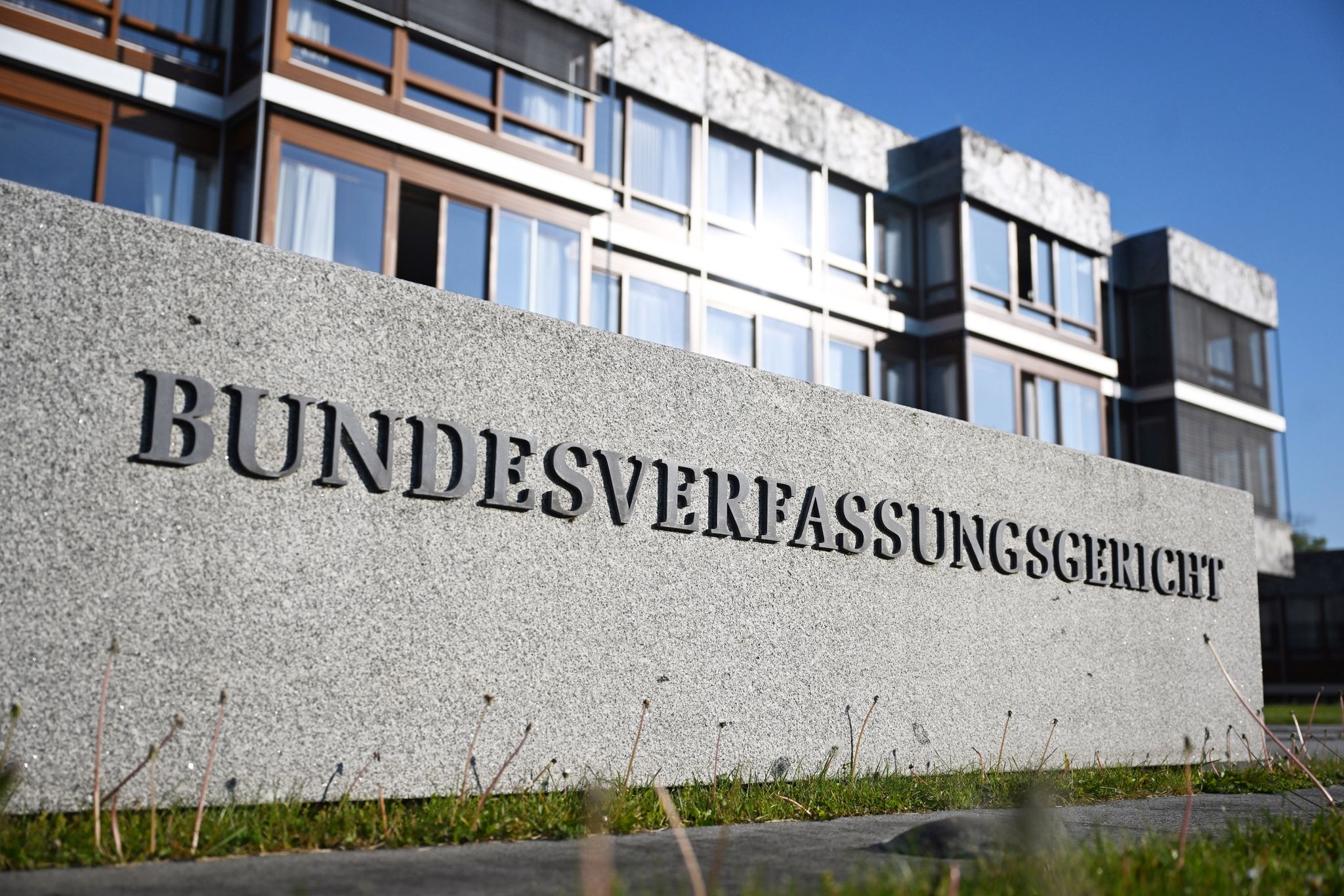 Verhandlung zu Polizeikosten bei Risikospielen in Kalsruhe