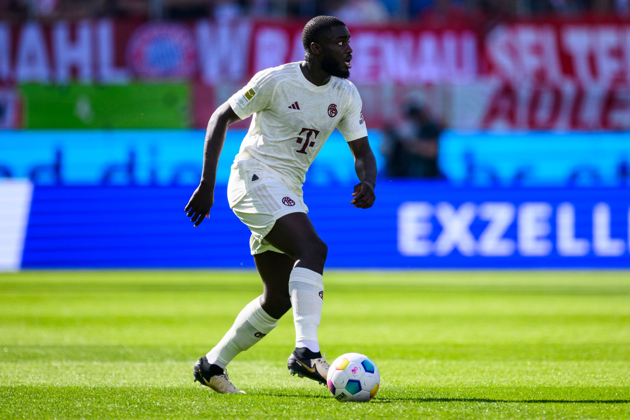 Bayern Münchens Upamecano am Knöchel verletzt