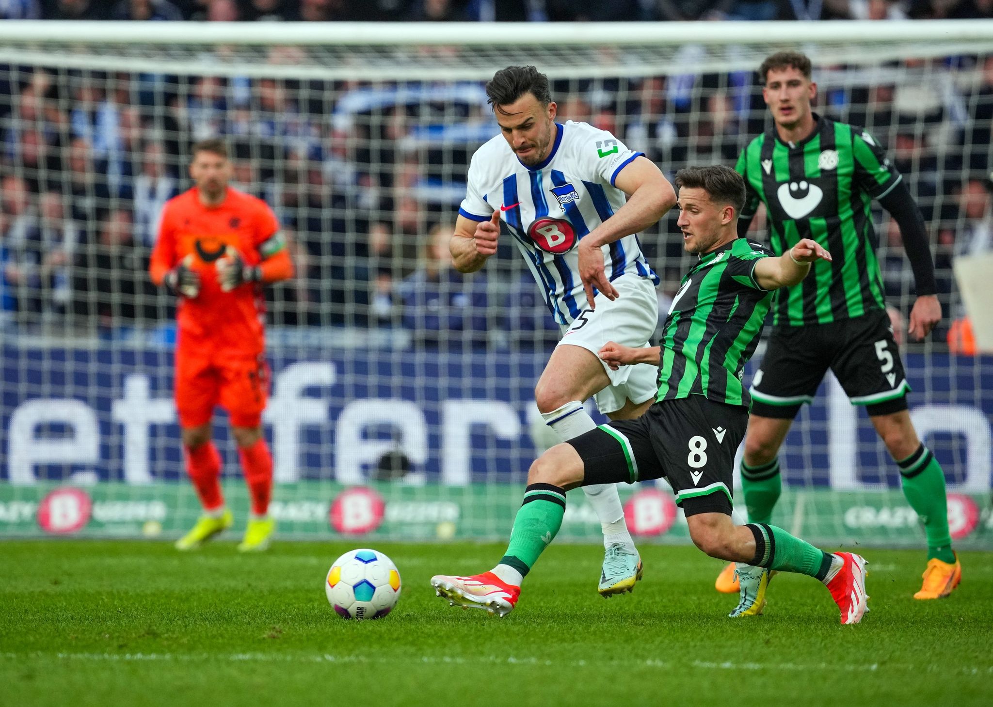 Kempfs Kopfball reicht nicht: Hertha gegen Hannover 1:1