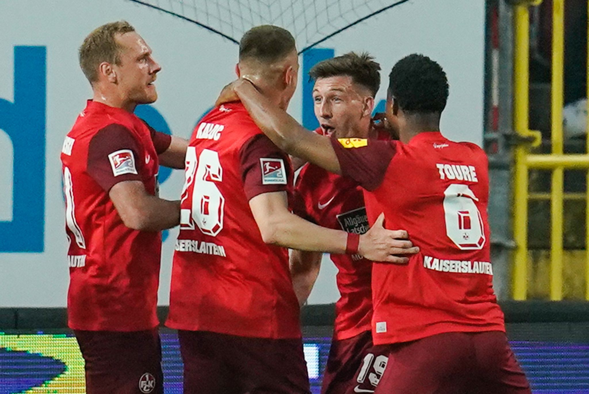 Kaiserslautern feiert wichtigen Sieg im Abstiegskampf