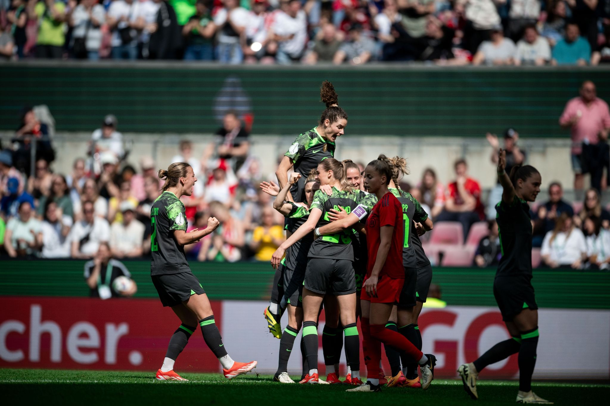 2:0 gegen Bayern: Wolfsburg holt zehnten Pokal in Serie