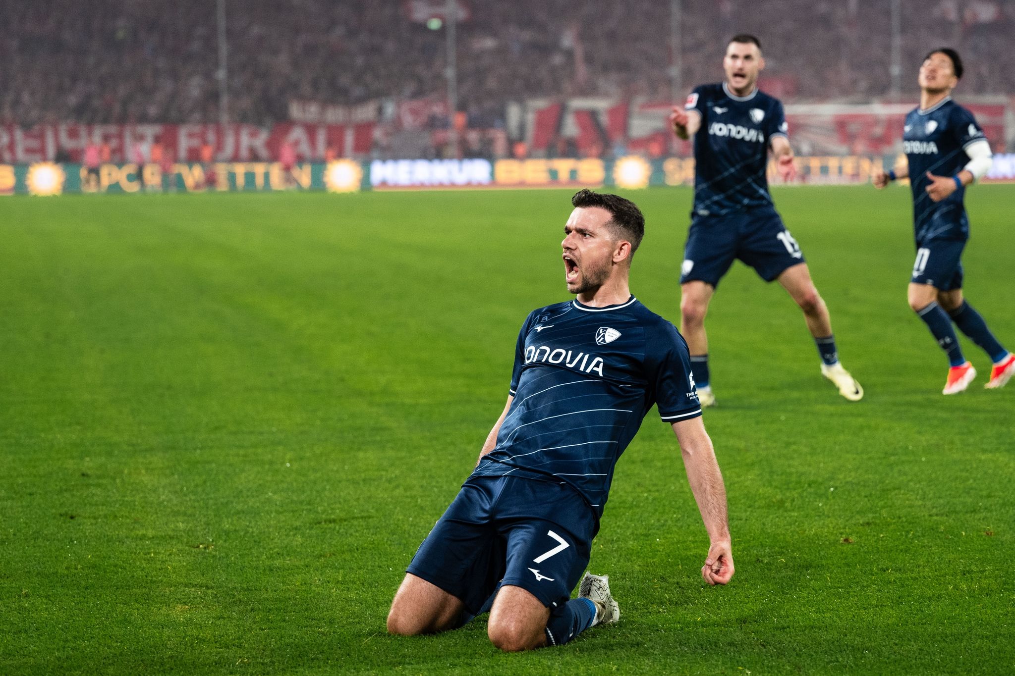 VfL Bochum bleibt nach Elfmeter-Krimi in der Bundesliga