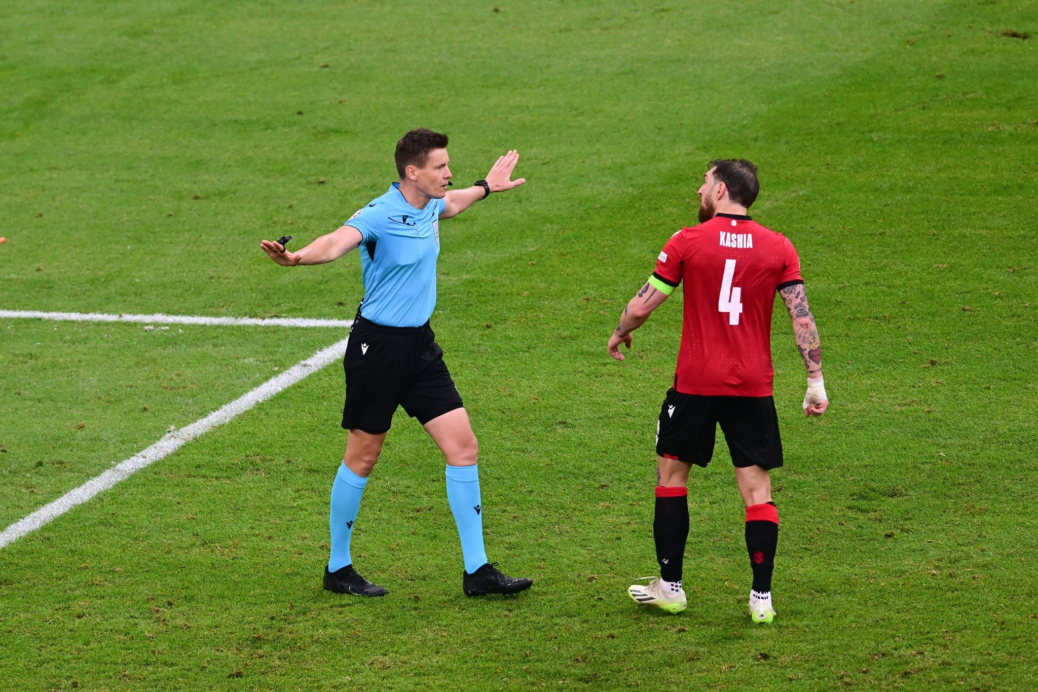 DFB prüft: Mecker-Regel auch in der Bundesliga?