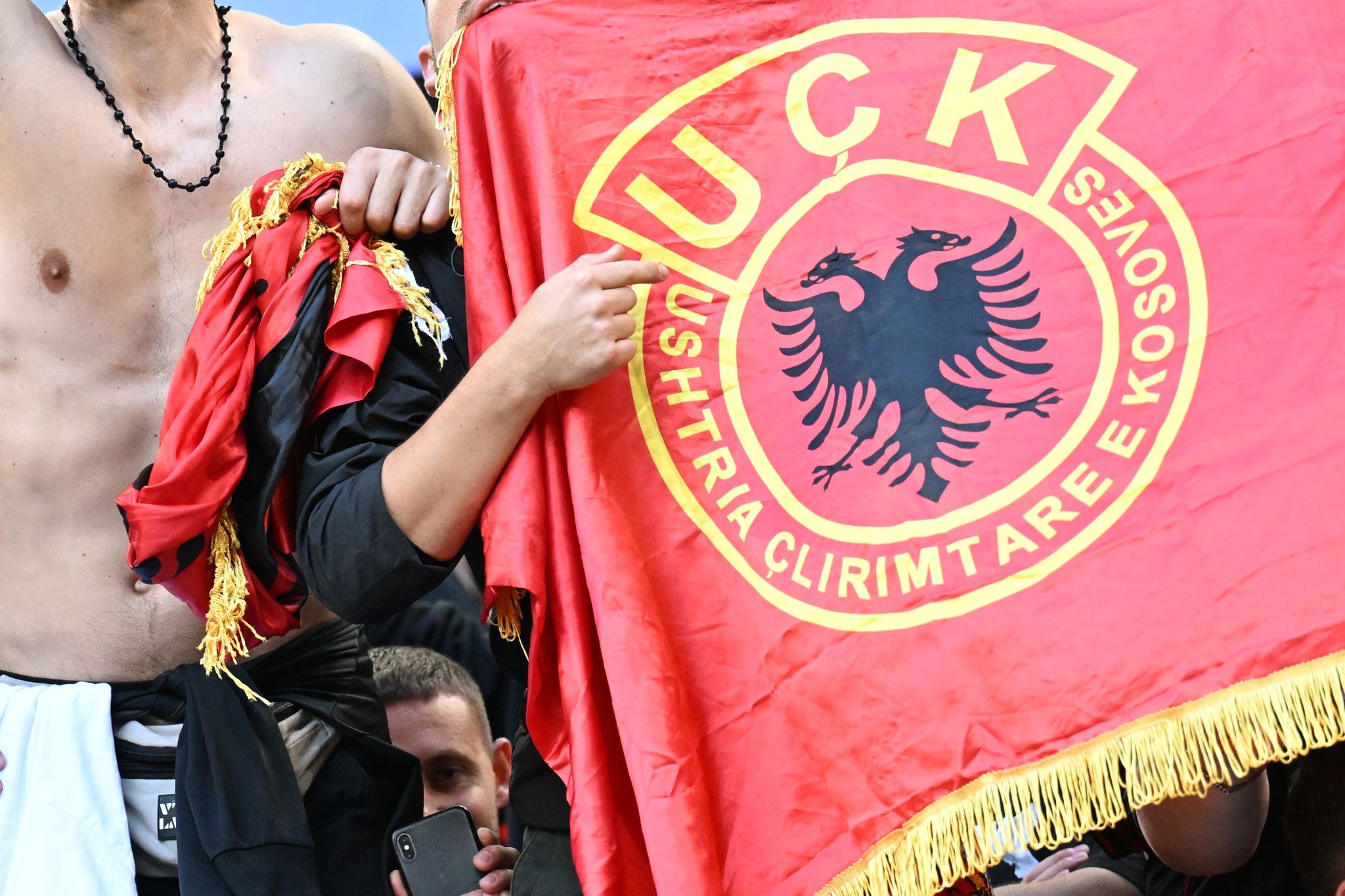 Nicht nur bunt und friedlich: EM auch Bühne für Extremisten