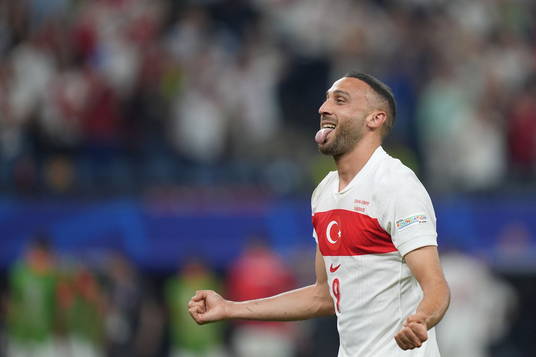 Türkei müht sich ins Achtelfinale