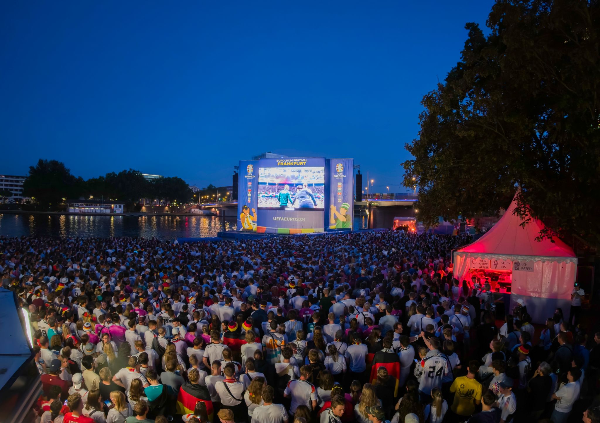 Drohendes Unwetter nimmt Einfluss auf Public Viewing