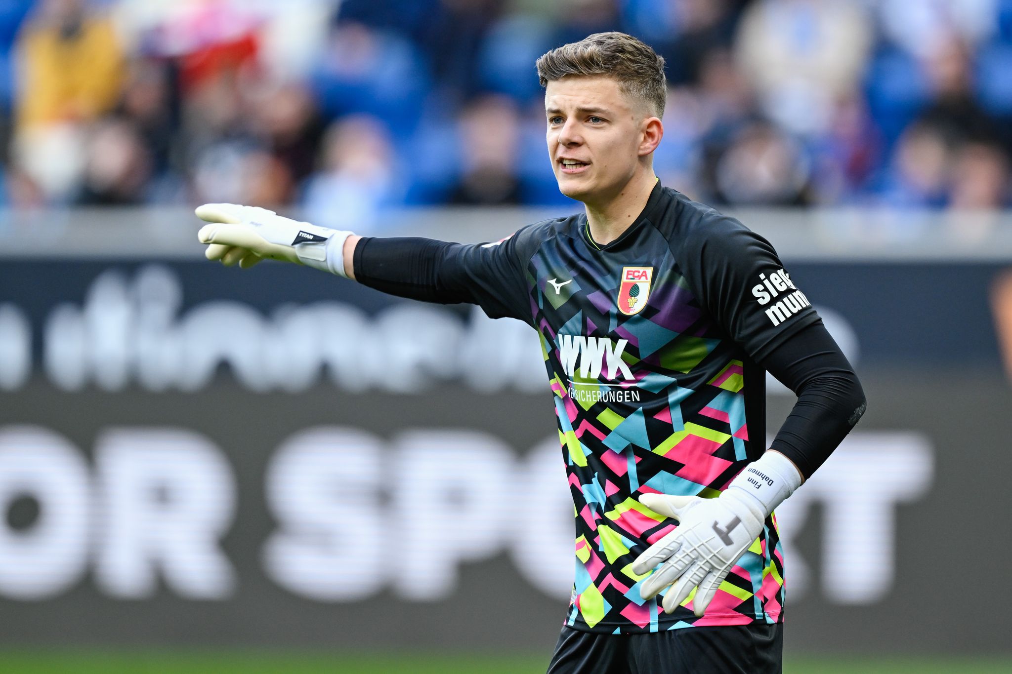 Augsburg-Torwart Dahmen: Bei Anruf England?