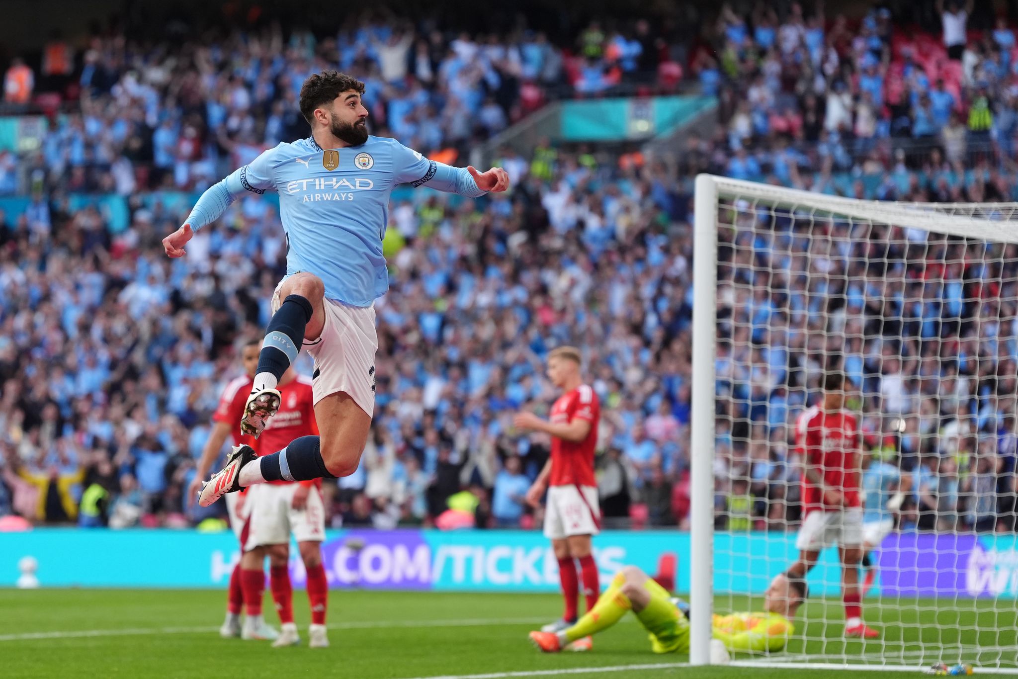 Manchester City schlägt Nottingham und steht im Pokalfinale
