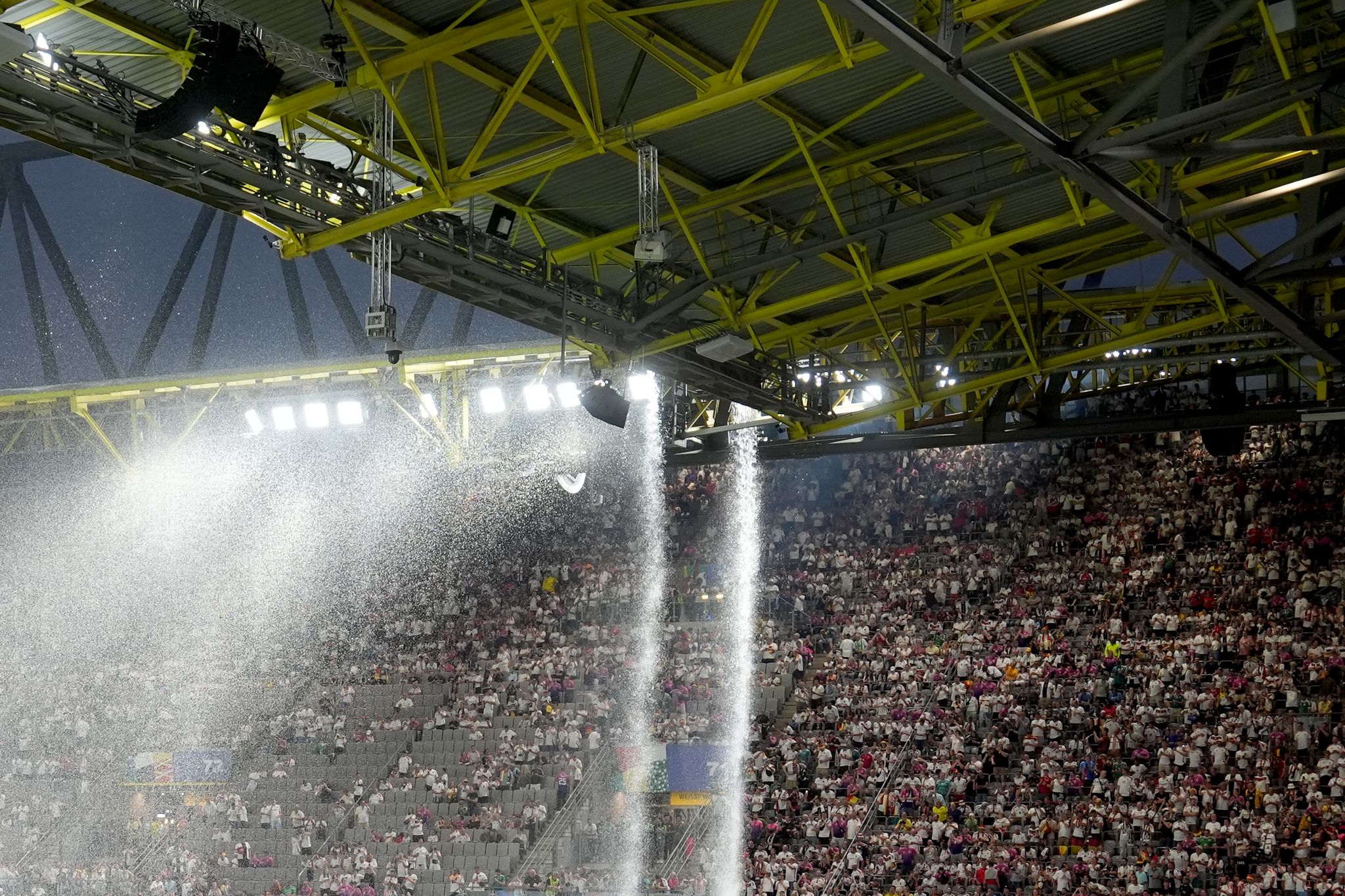 EM-Stadionkletterer soll 12.076,93 Euro Polizeikosten zahlen