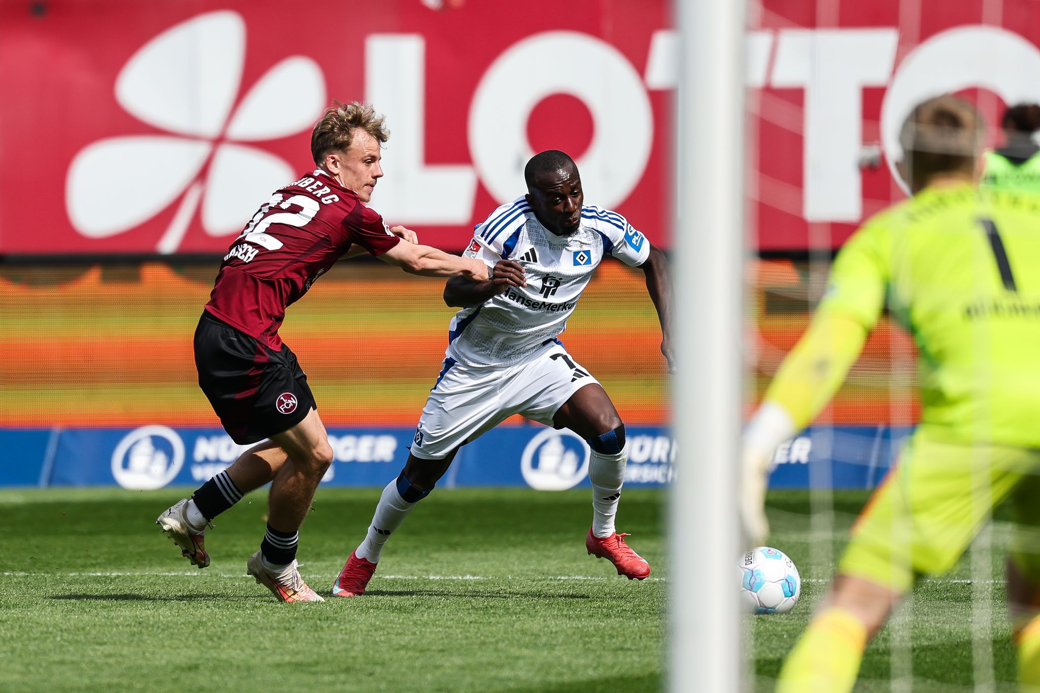 HSV-Profi Dompé in sozialen Netzwerken beleidigt