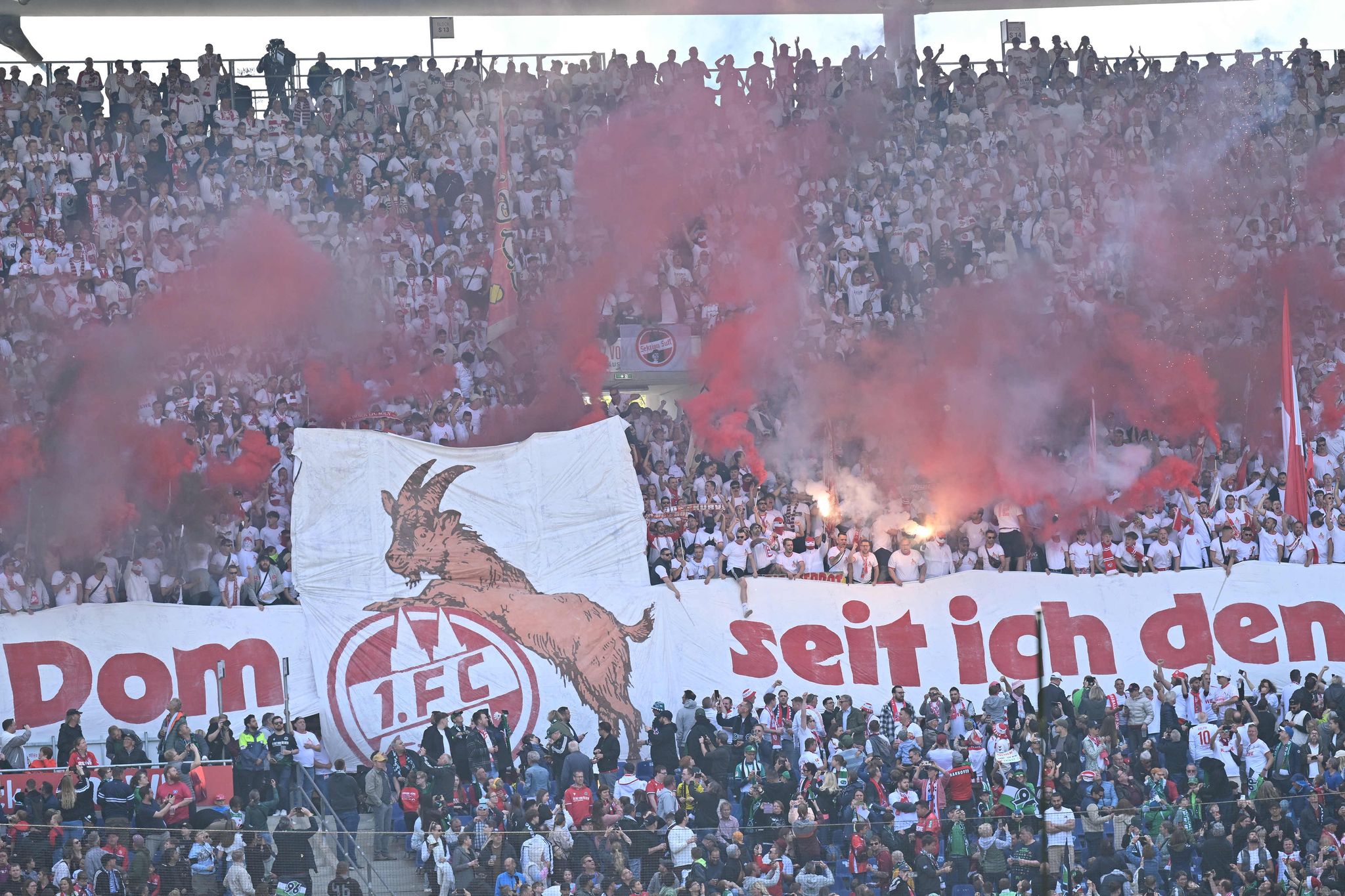 Tabellenführer Köln patzt vor 15.000 mitgereisten Fans