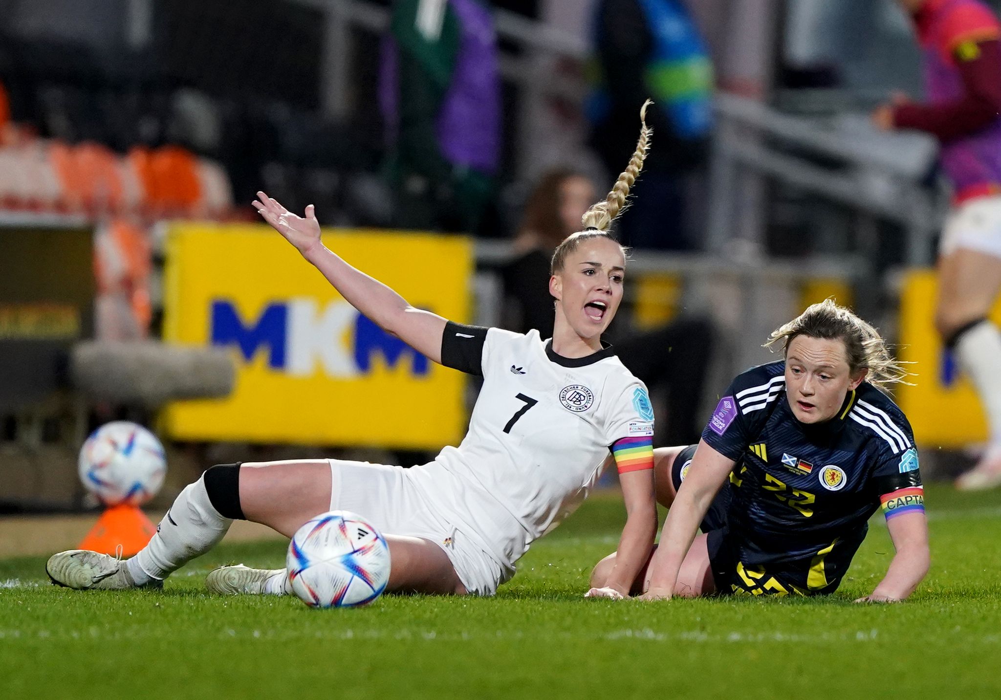 DFB-Frauen besiegen Schottland mit 4:0