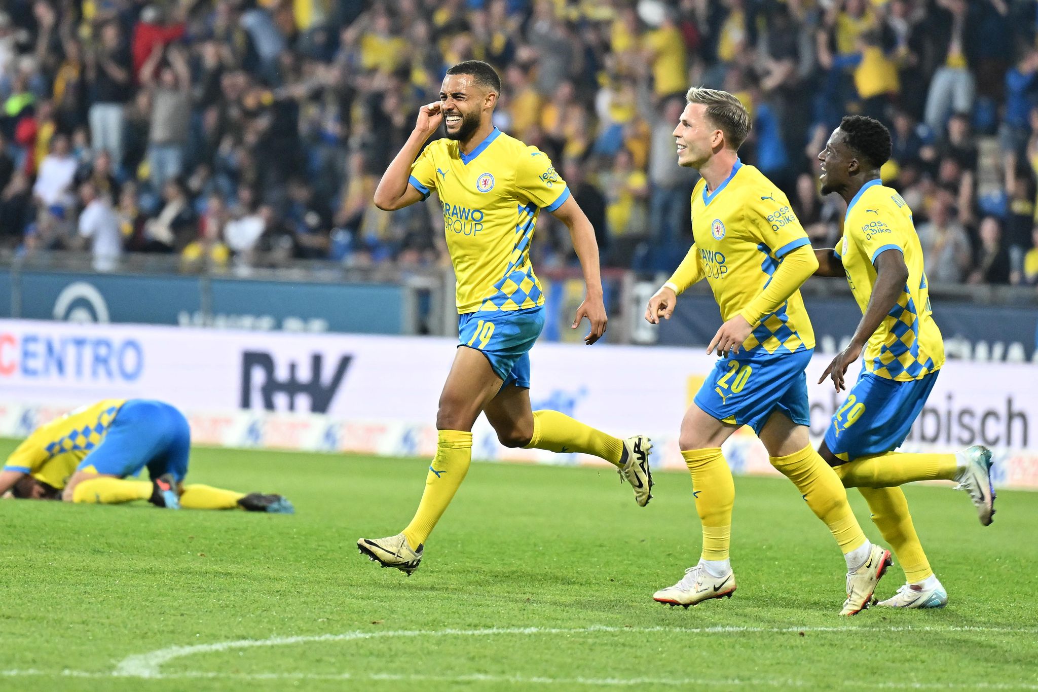 Braunschweig dreht Spiel und gewinnt 3:2 gegen Paderborn